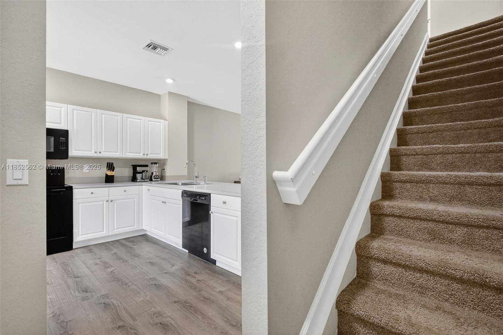 Small Image of 2819 NORTH WEST 181ST ST, Miami Gardens Number 7