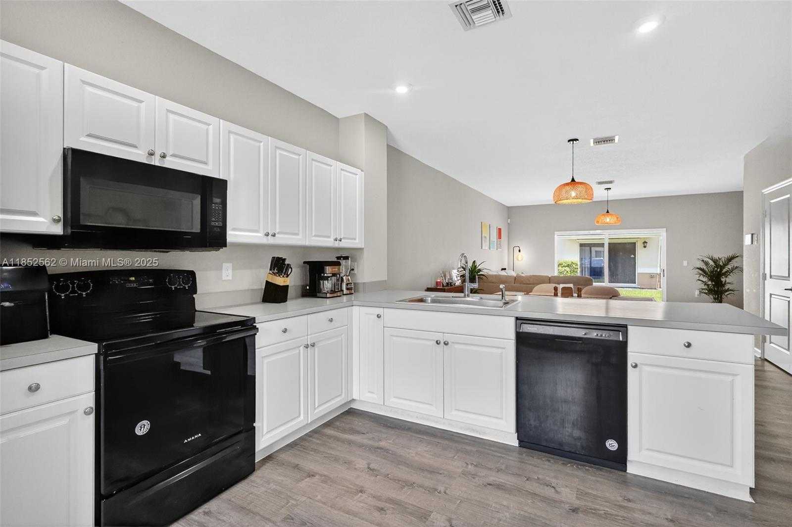 Small Image of 2819 NORTH WEST 181ST ST, Miami Gardens Number 8