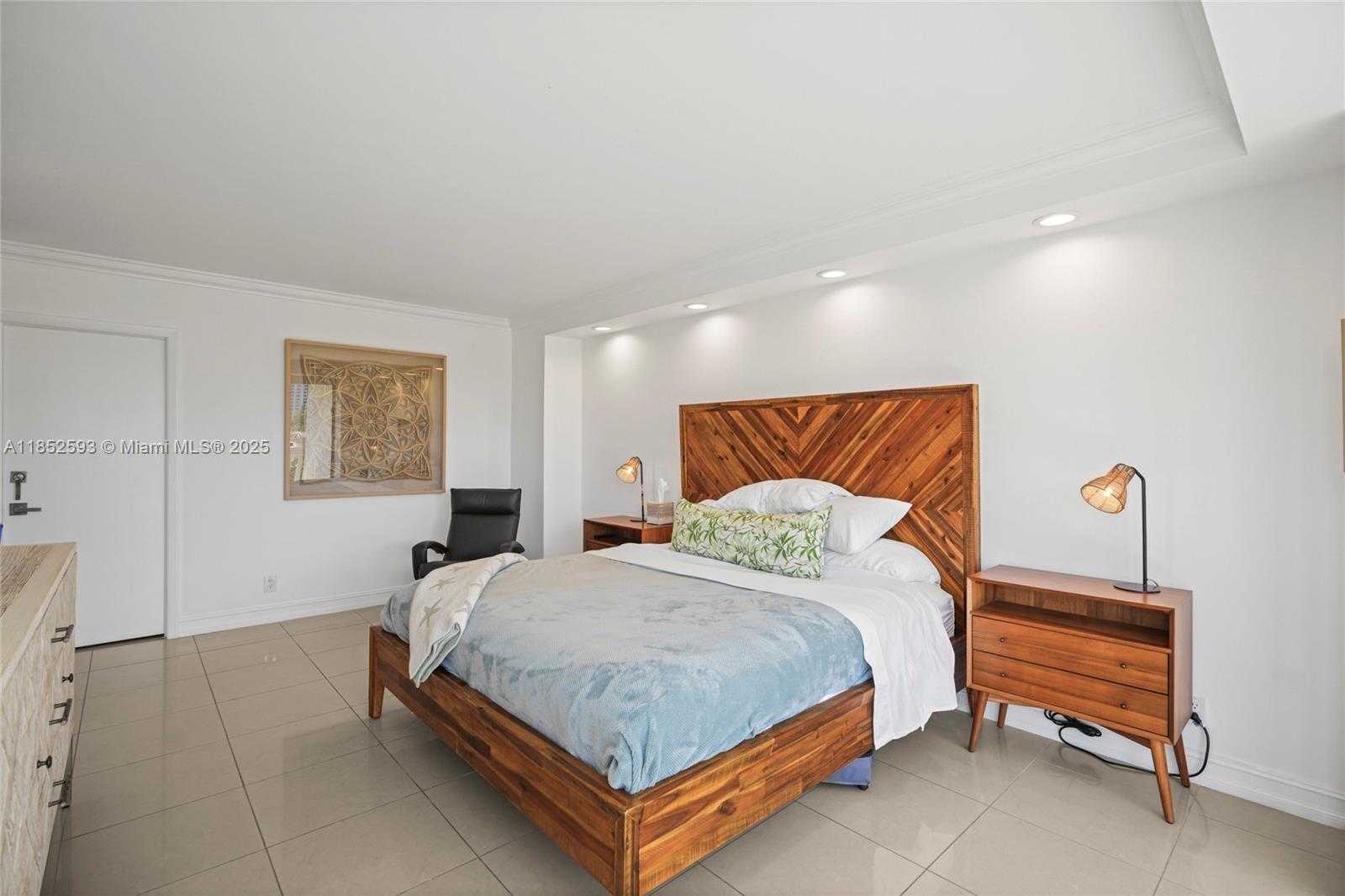 Small Image of 1000 WEST ISLAND BLVD #504, Aventura Number 10