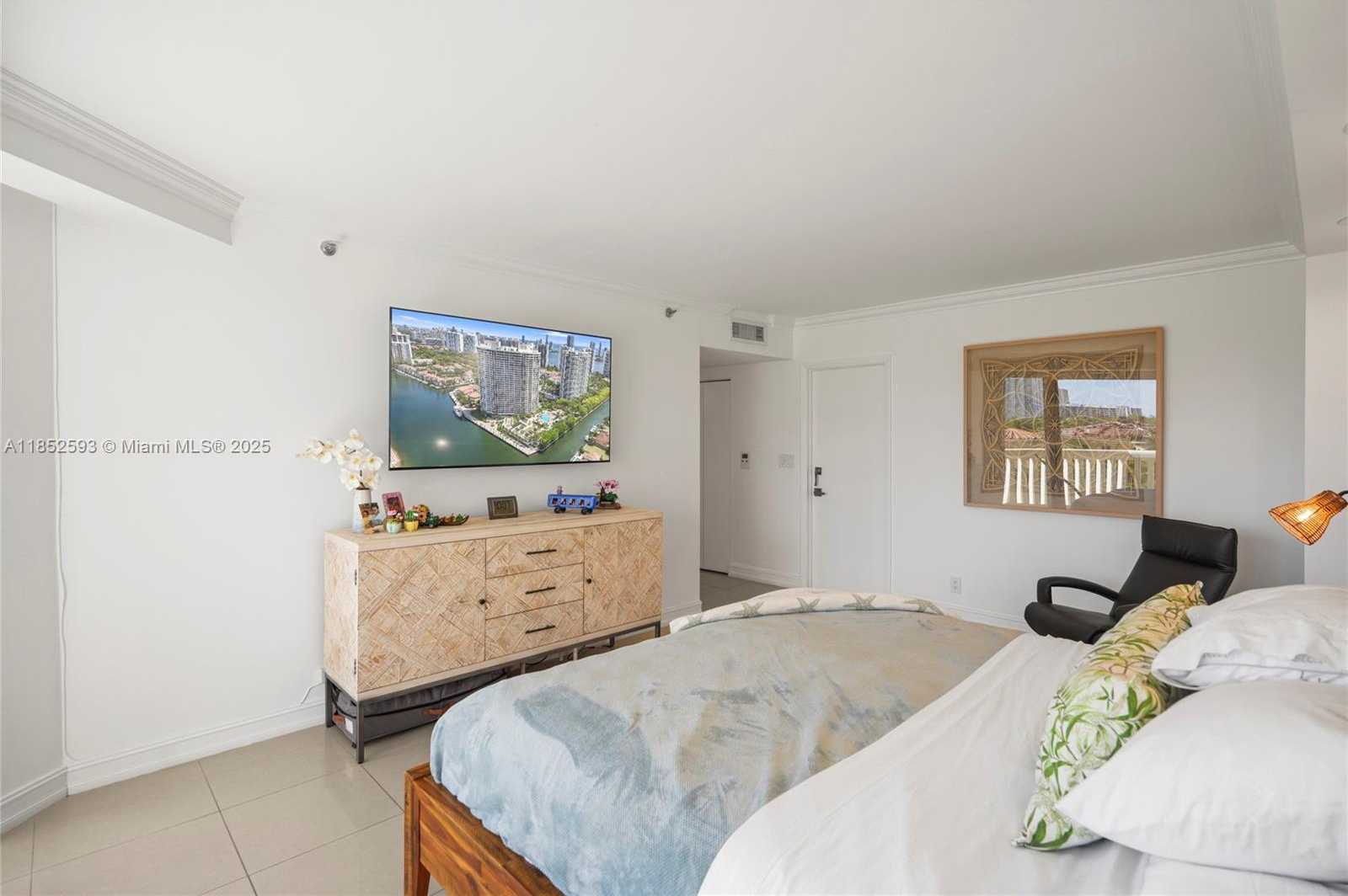 Small Image of 1000 WEST ISLAND BLVD #504, Aventura Number 11