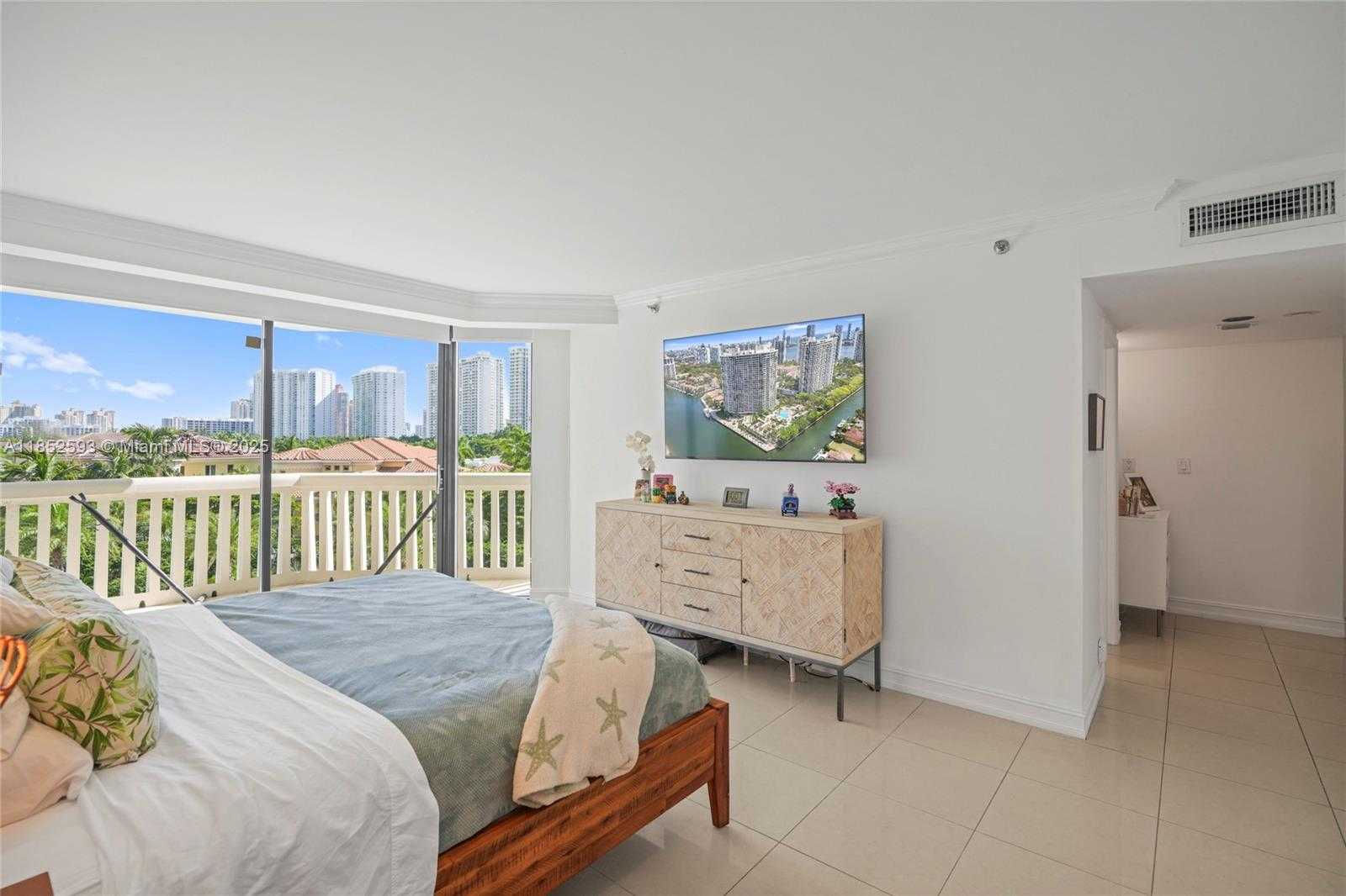 Small Image of 1000 WEST ISLAND BLVD #504, Aventura Number 12