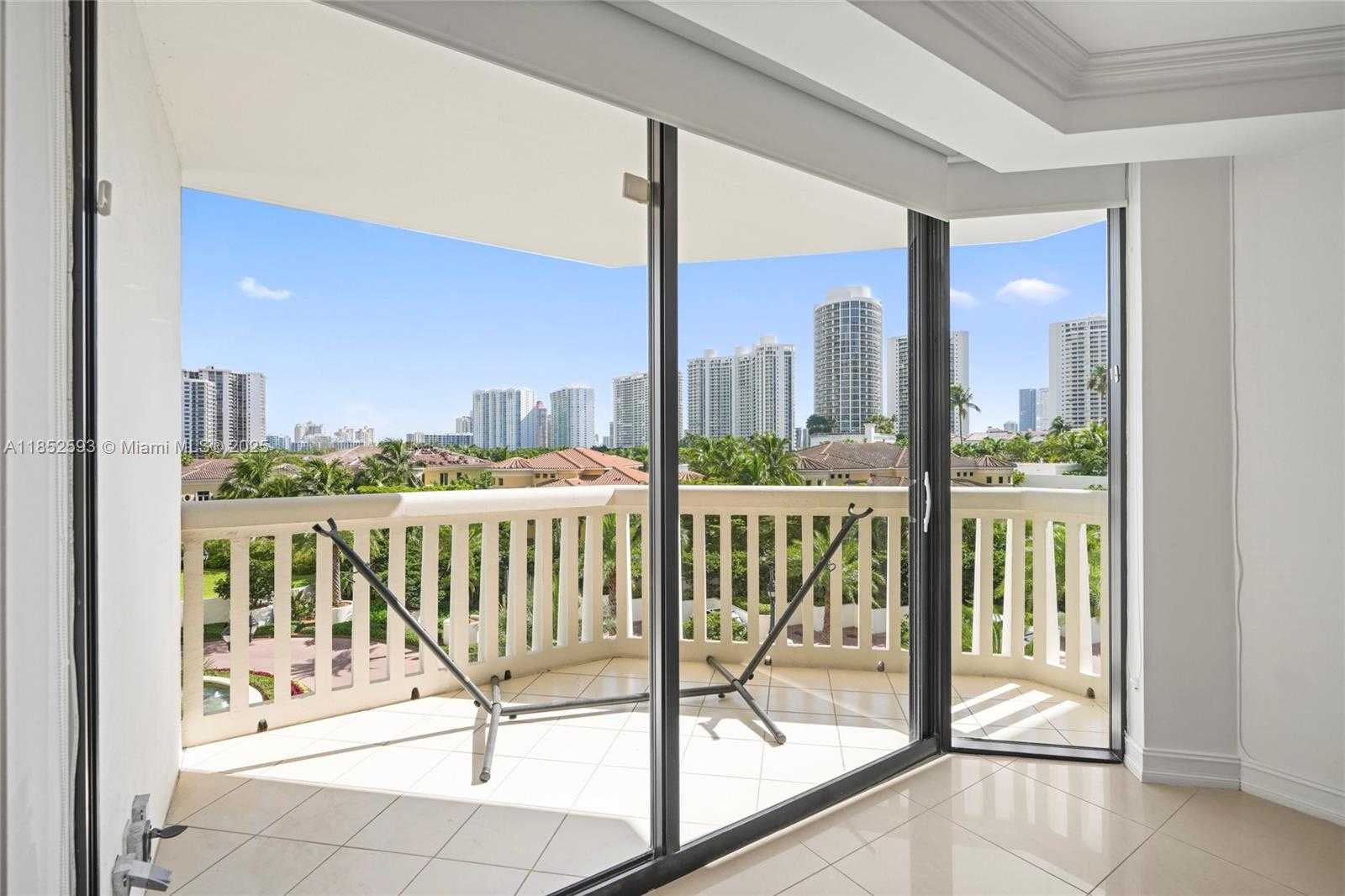 Small Image of 1000 WEST ISLAND BLVD #504, Aventura Number 13