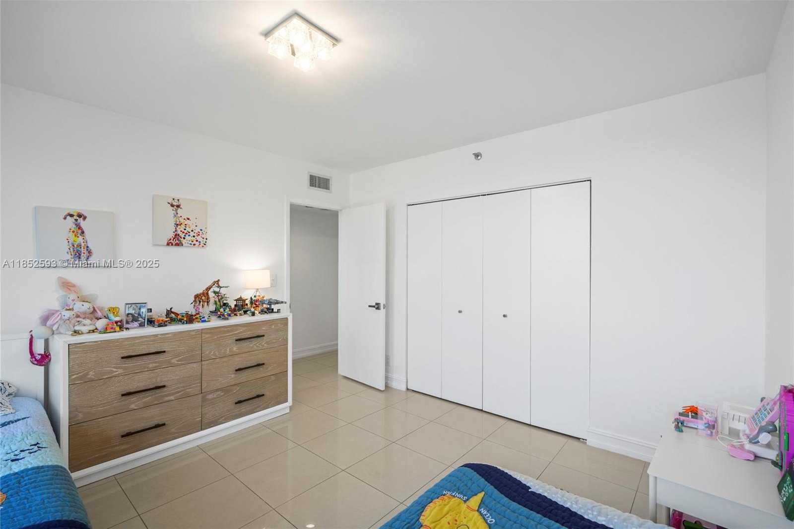 Small Image of 1000 WEST ISLAND BLVD #504, Aventura Number 24