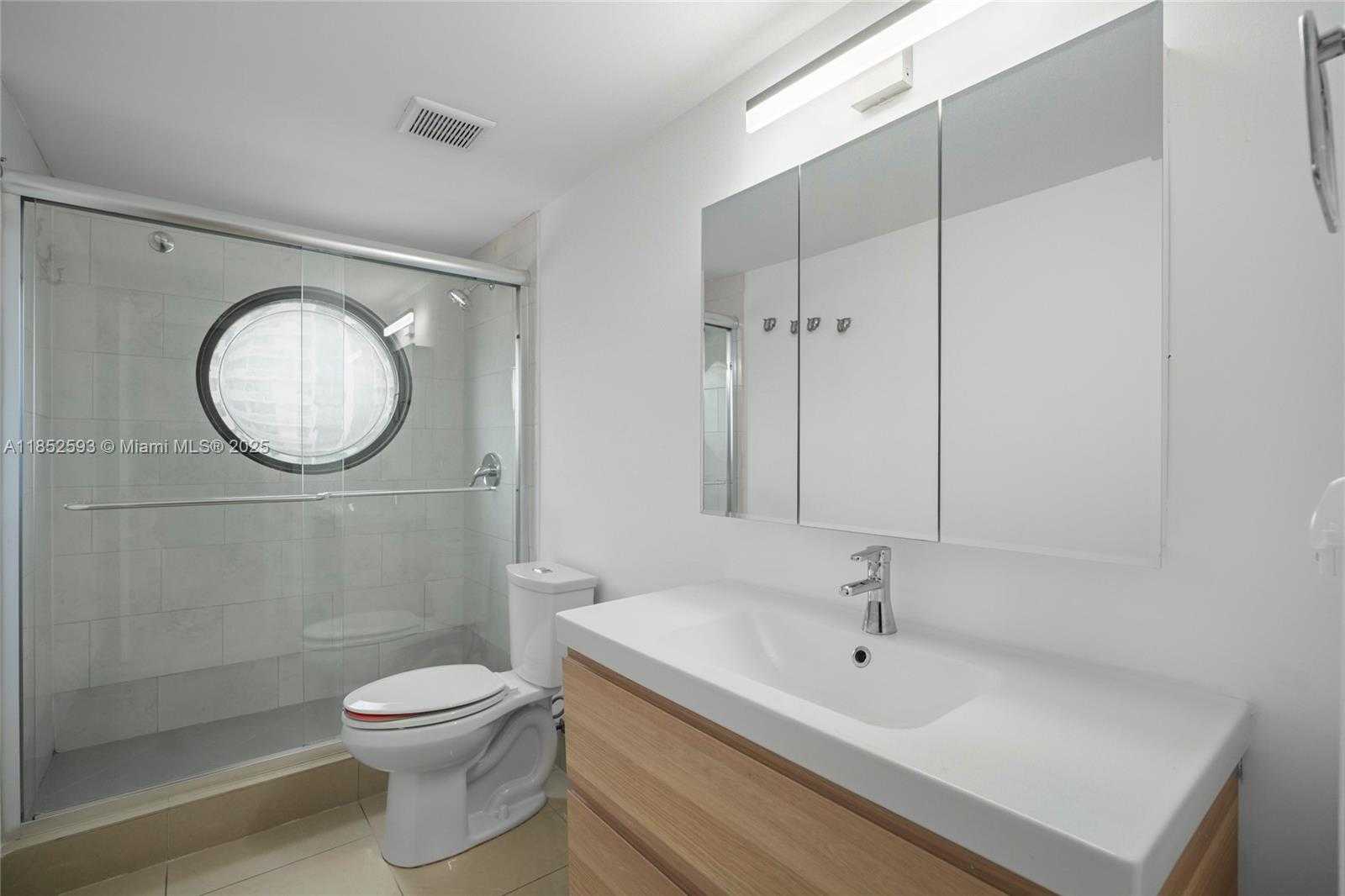 Small Image of 1000 WEST ISLAND BLVD #504, Aventura Number 25