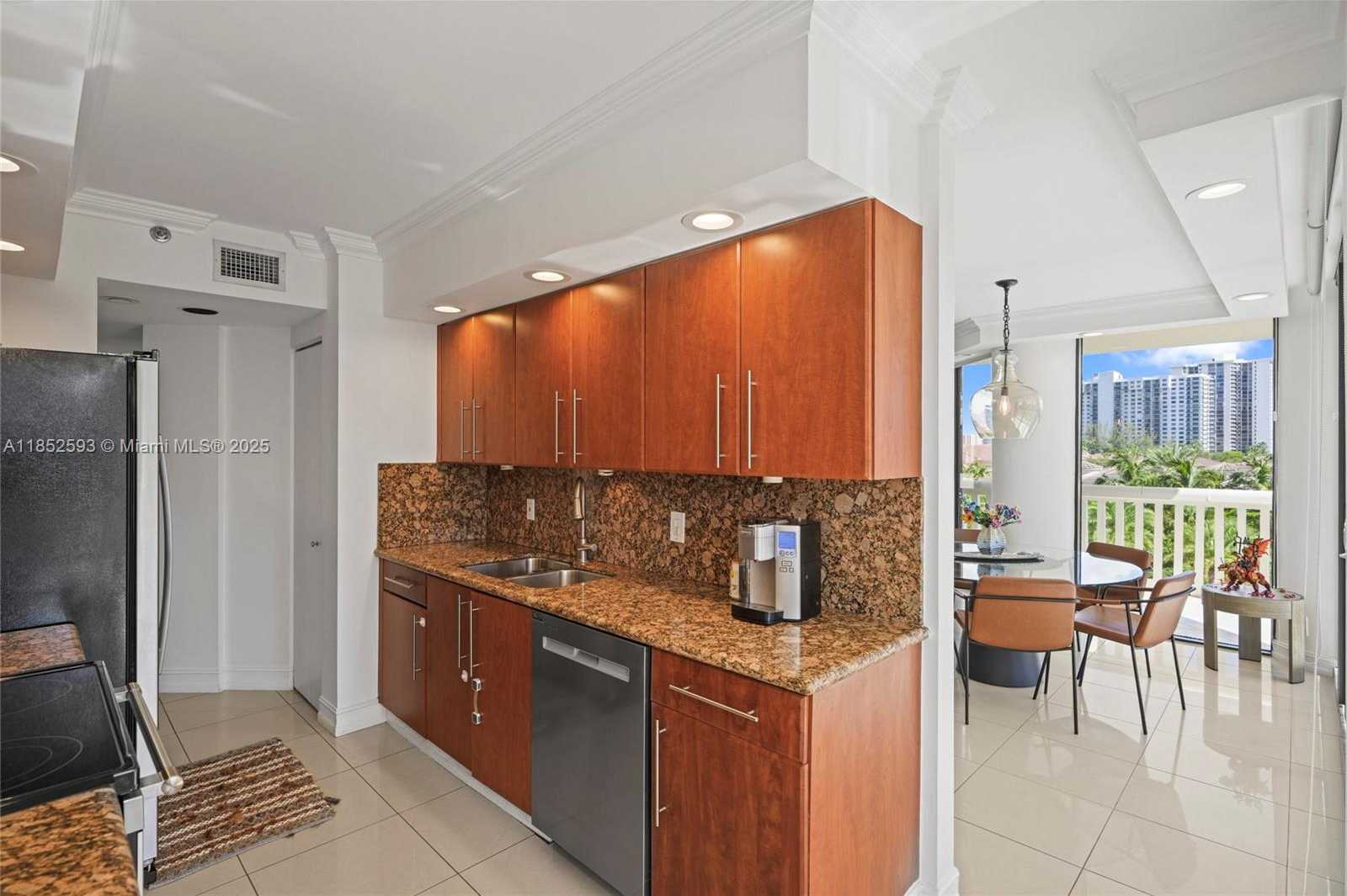 Small Image of 1000 WEST ISLAND BLVD #504, Aventura Number 29