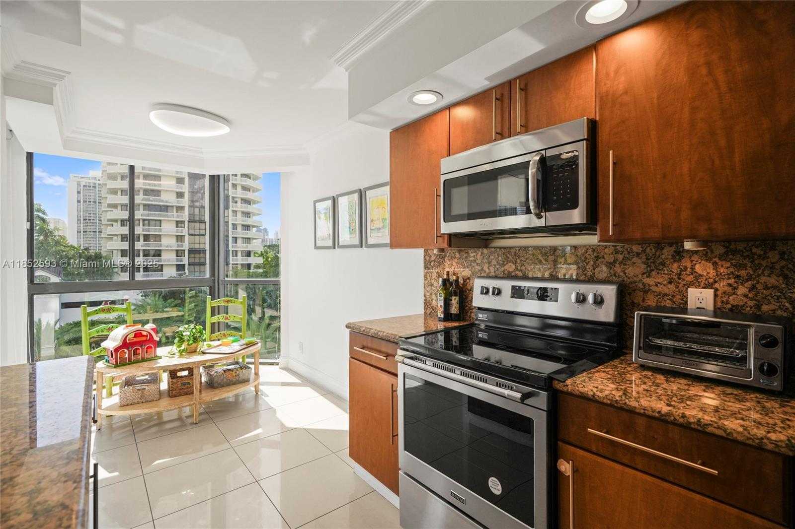 Small Image of 1000 WEST ISLAND BLVD #504, Aventura Number 32
