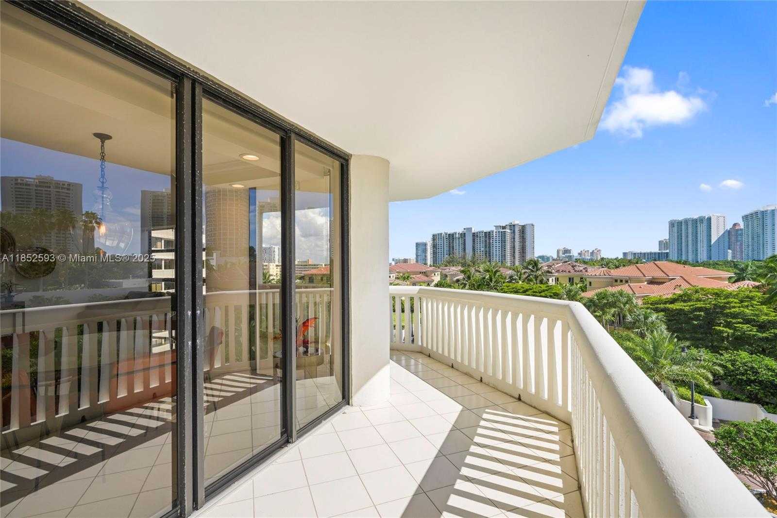 Small Image of 1000 WEST ISLAND BLVD #504, Aventura Number 37