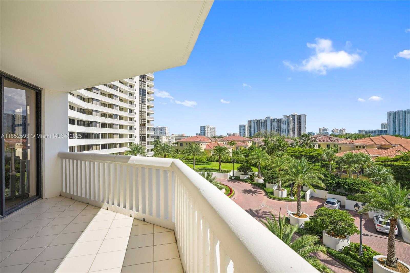 Small Image of 1000 WEST ISLAND BLVD #504, Aventura Number 38
