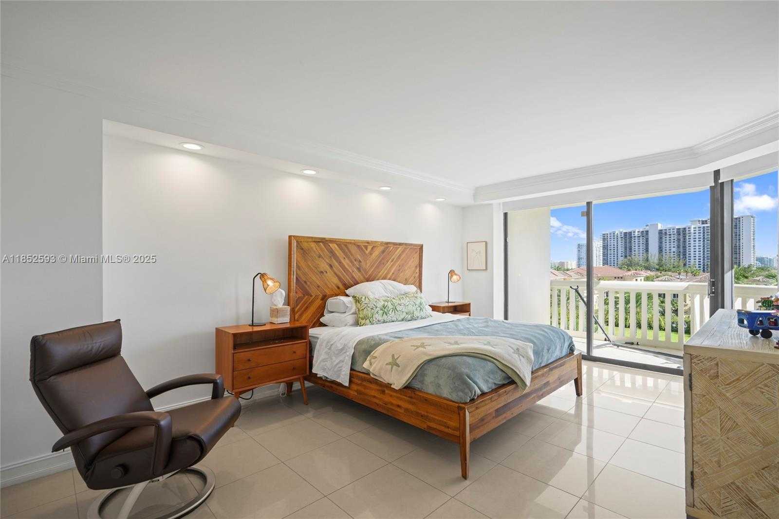 Small Image of 1000 WEST ISLAND BLVD #504, Aventura Number 9