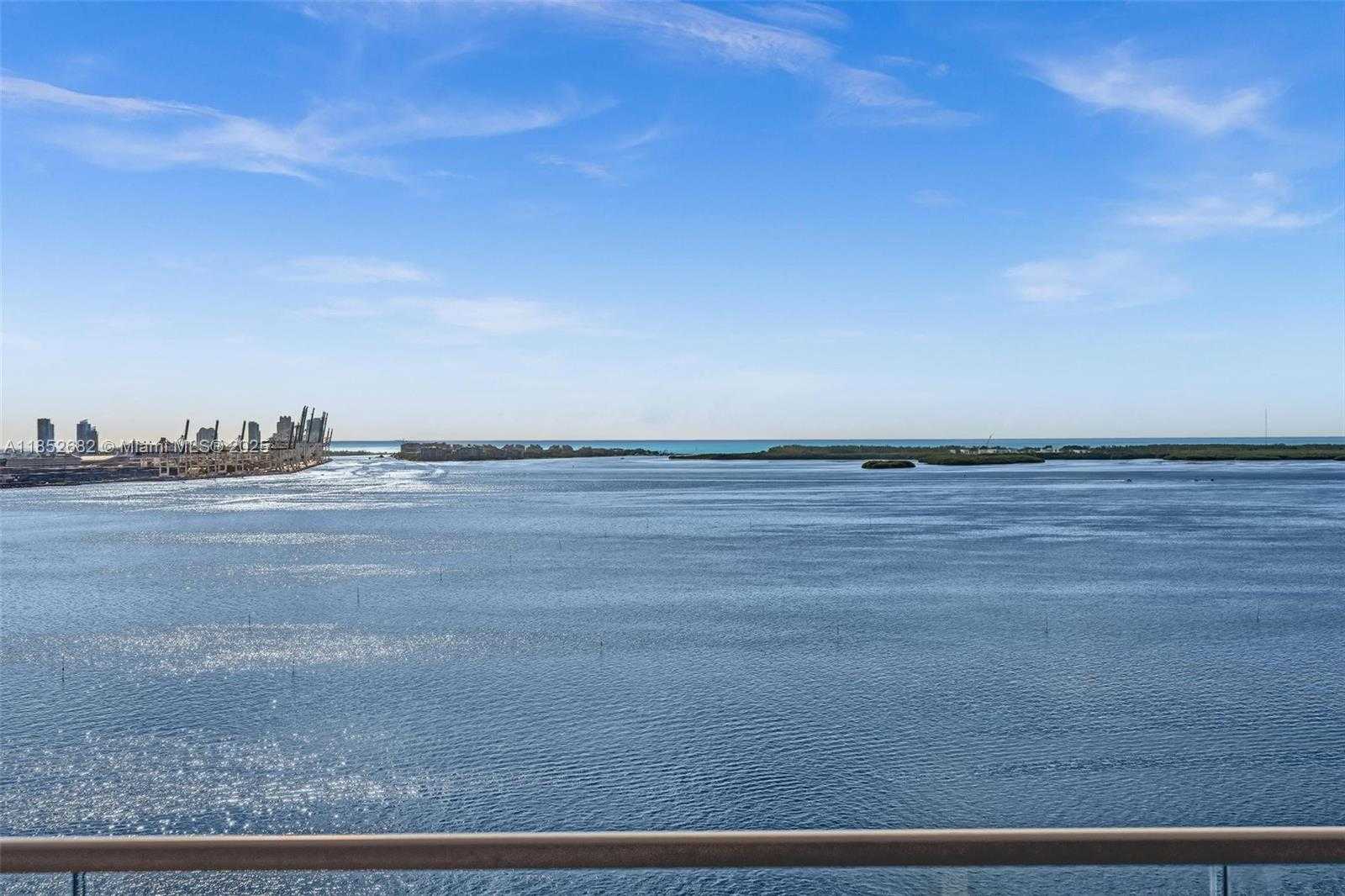 Small Image of 800 CLAUGHTON ISLAND DR #2001, Miami Number 11