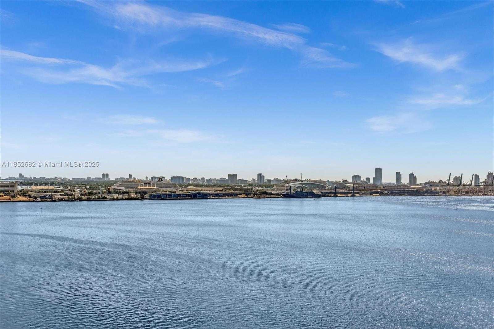 Small Image of 800 CLAUGHTON ISLAND DR #2001, Miami Number 12