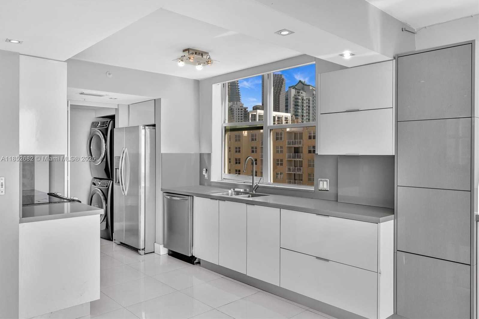 Small Image of 800 CLAUGHTON ISLAND DR #2001, Miami Number 16