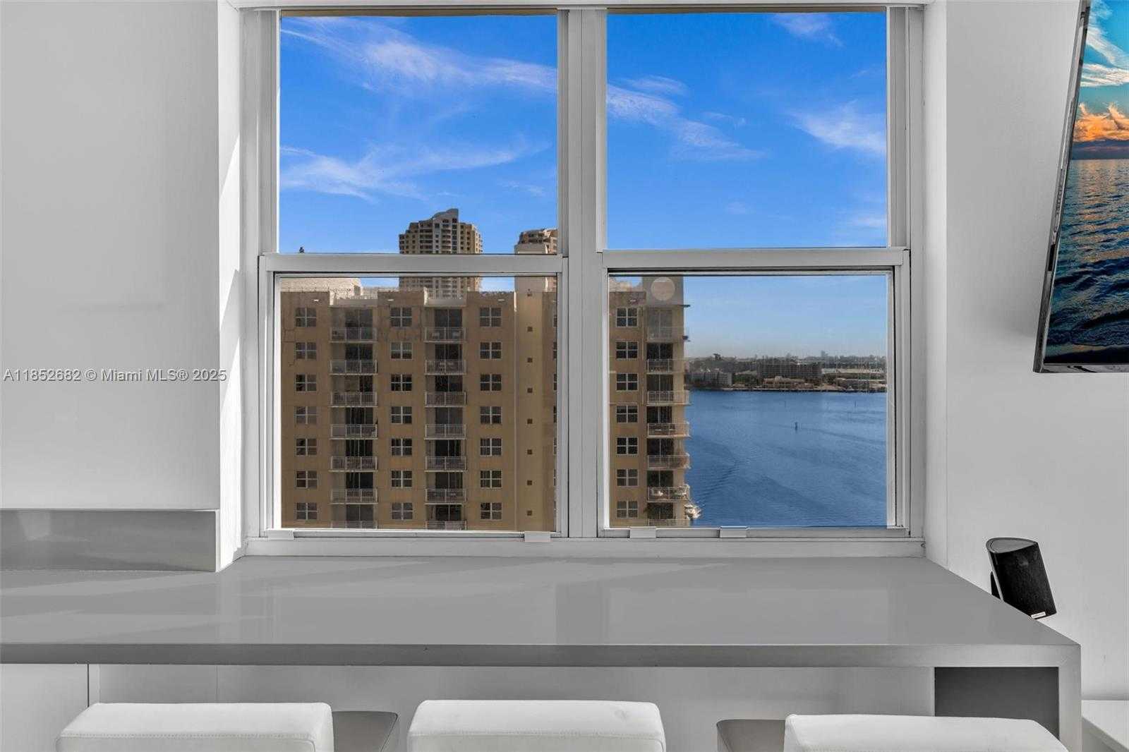 Small Image of 800 CLAUGHTON ISLAND DR #2001, Miami Number 17