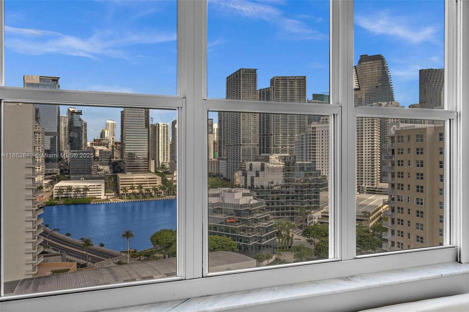 Small Image of 800 CLAUGHTON ISLAND DR #2001, Miami Number 19