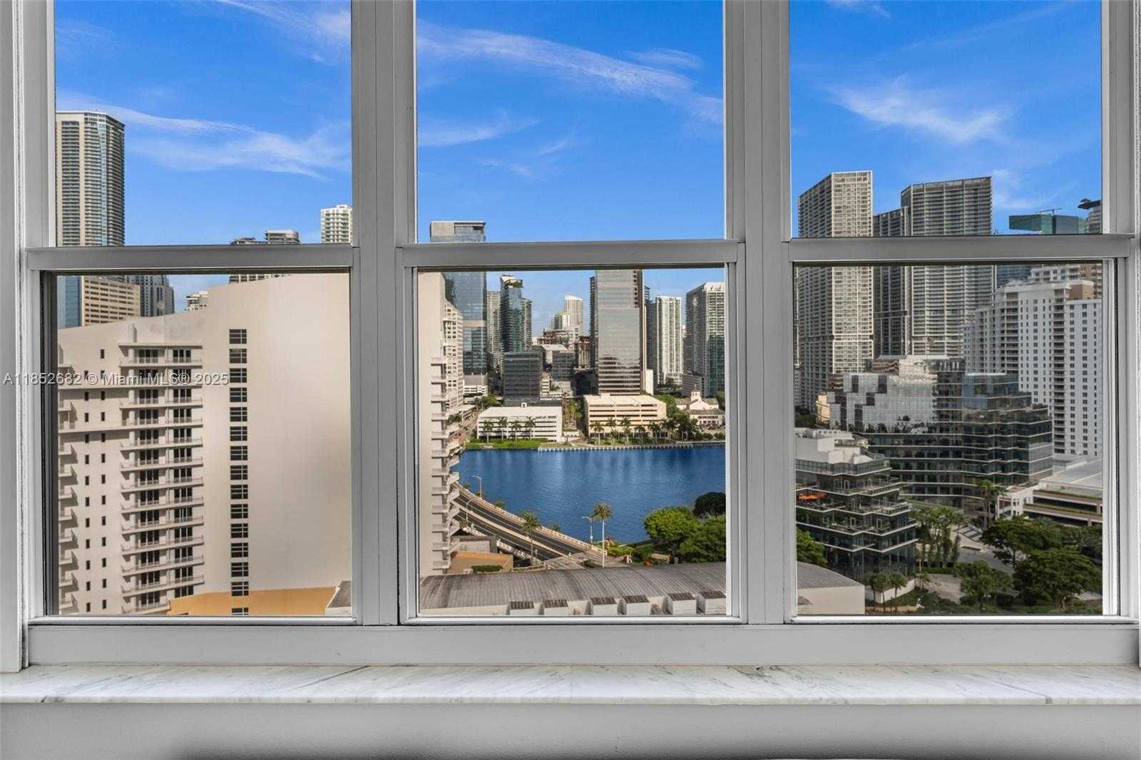 Small Image of 800 CLAUGHTON ISLAND DR #2001, Miami Number 20