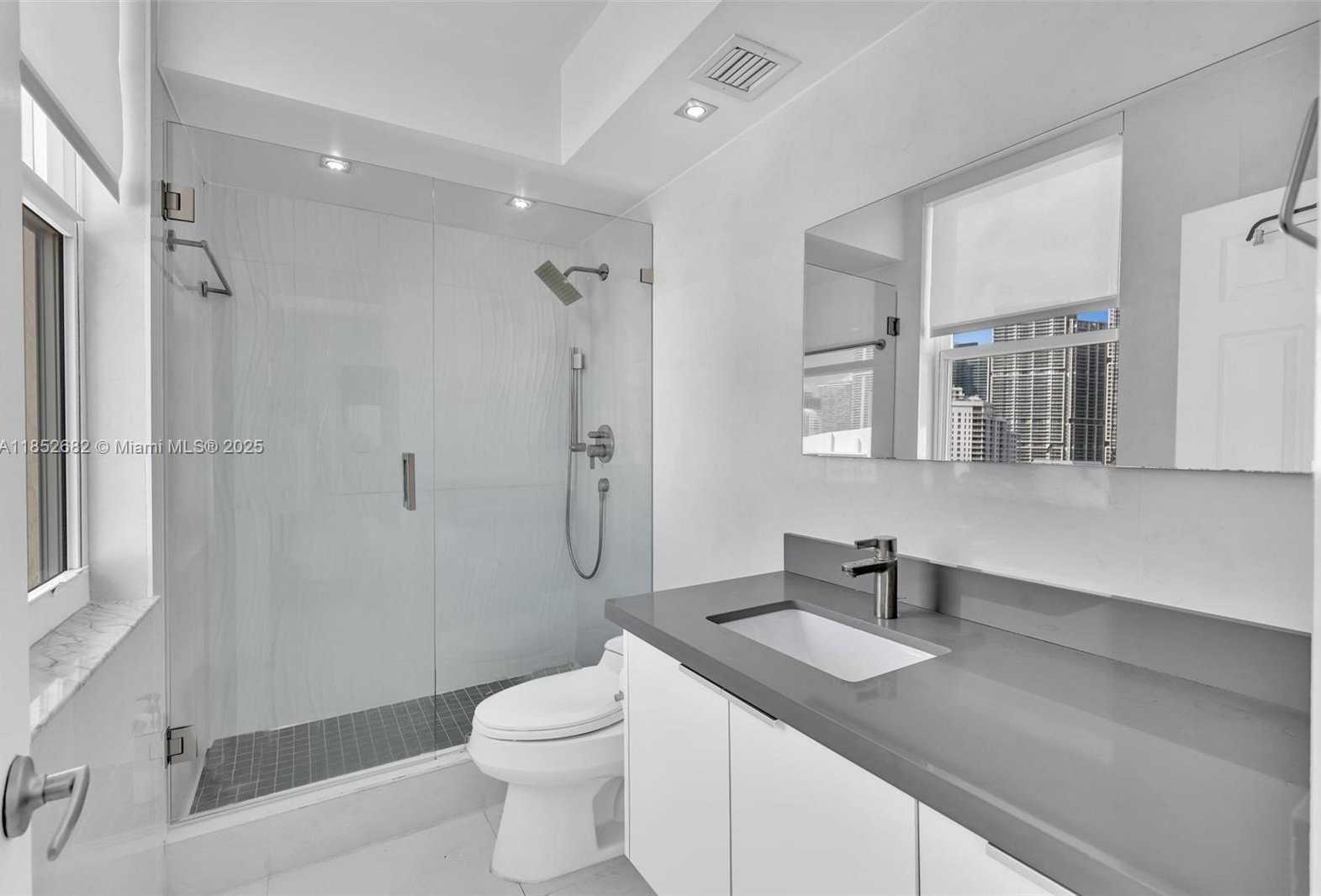 Small Image of 800 CLAUGHTON ISLAND DR #2001, Miami Number 23