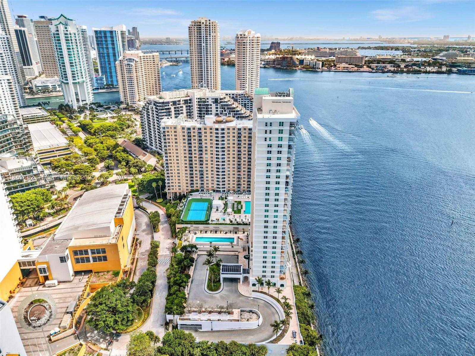 Small Image of 800 CLAUGHTON ISLAND DR #2001, Miami Number 28