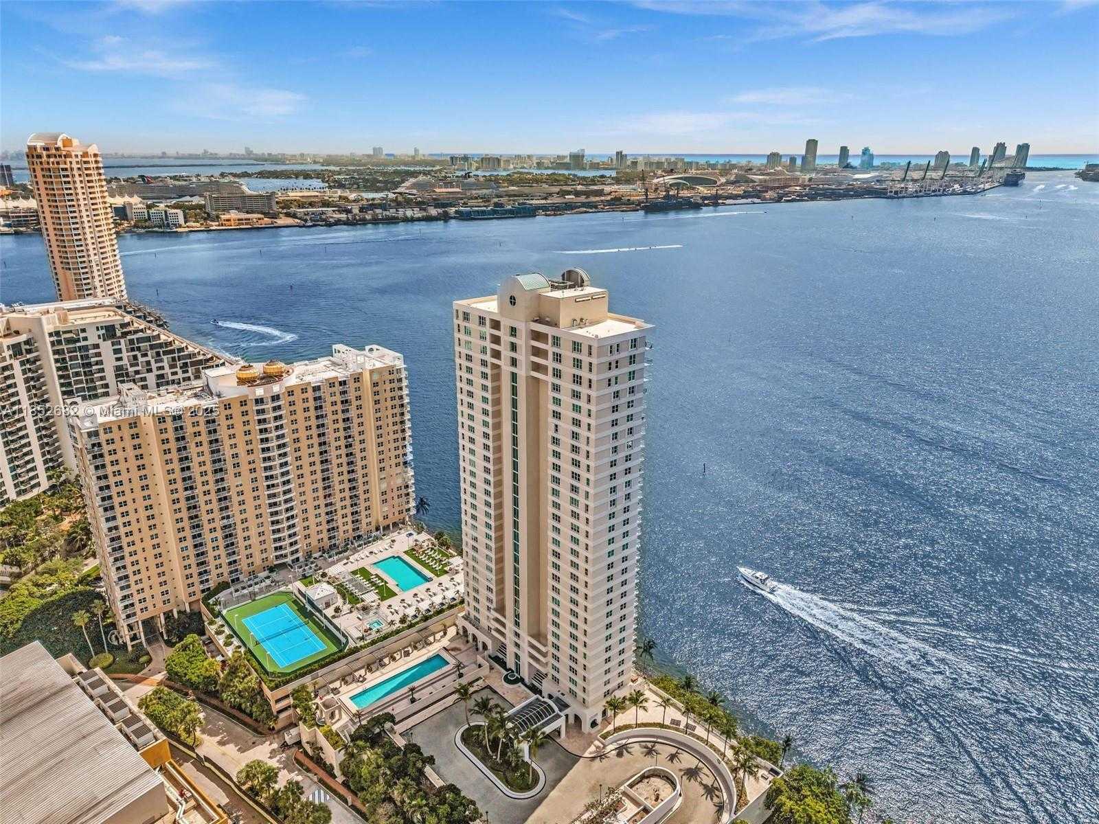 Small Image of 800 CLAUGHTON ISLAND DR #2001, Miami Number 29