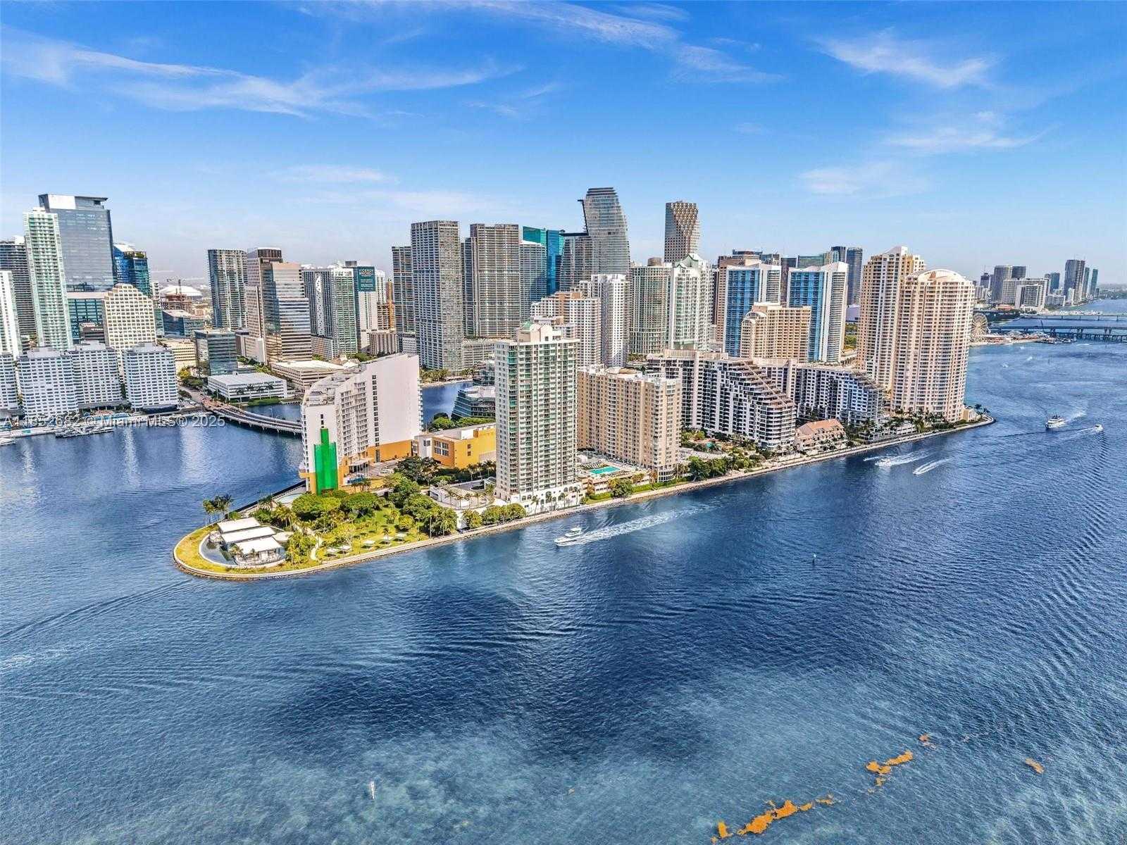 Small Image of 800 CLAUGHTON ISLAND DR #2001, Miami Number 30