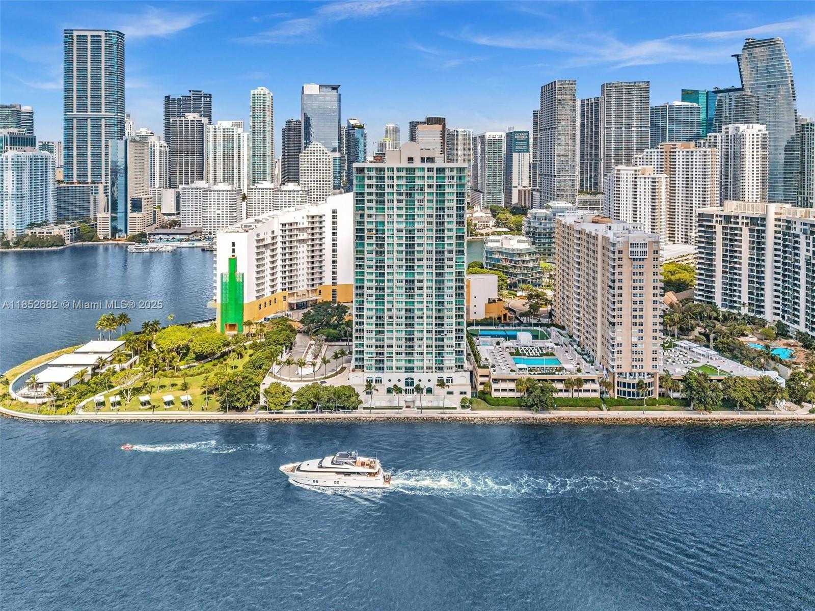 Small Image of 800 CLAUGHTON ISLAND DR #2001, Miami Number 31