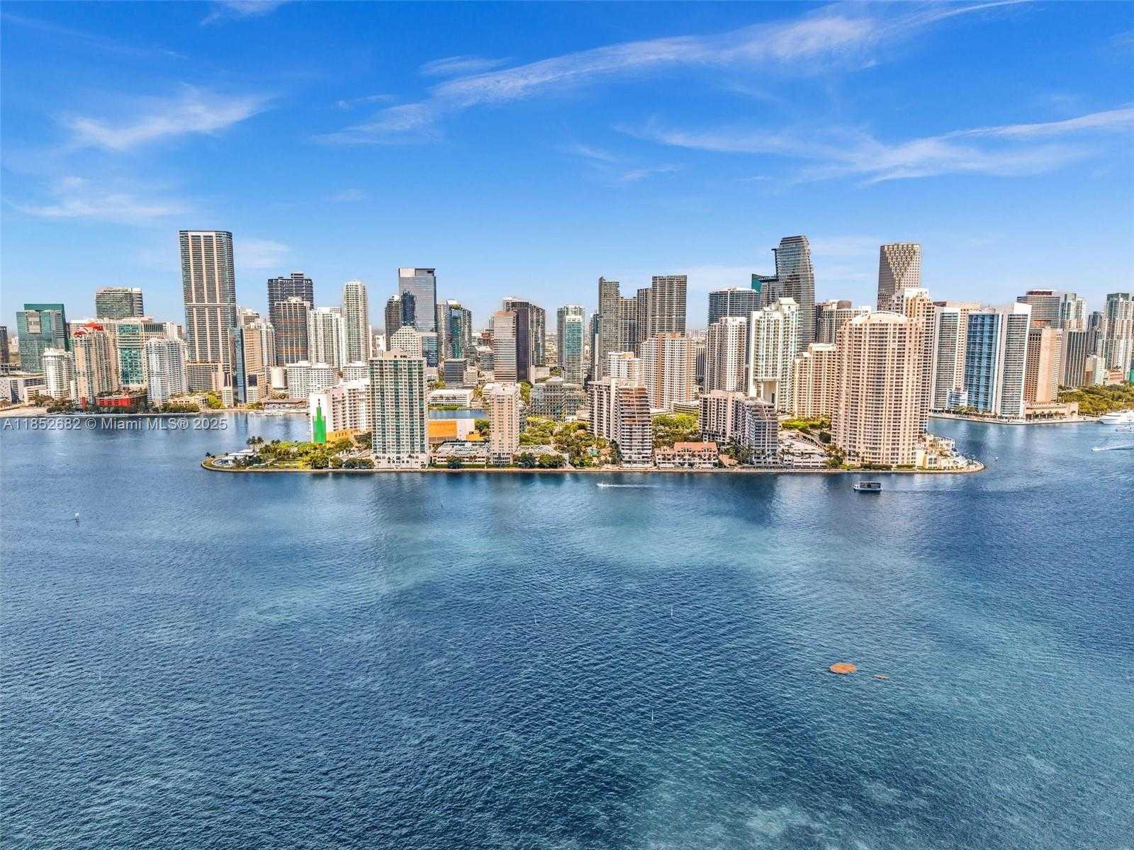 Small Image of 800 CLAUGHTON ISLAND DR #2001, Miami Number 32