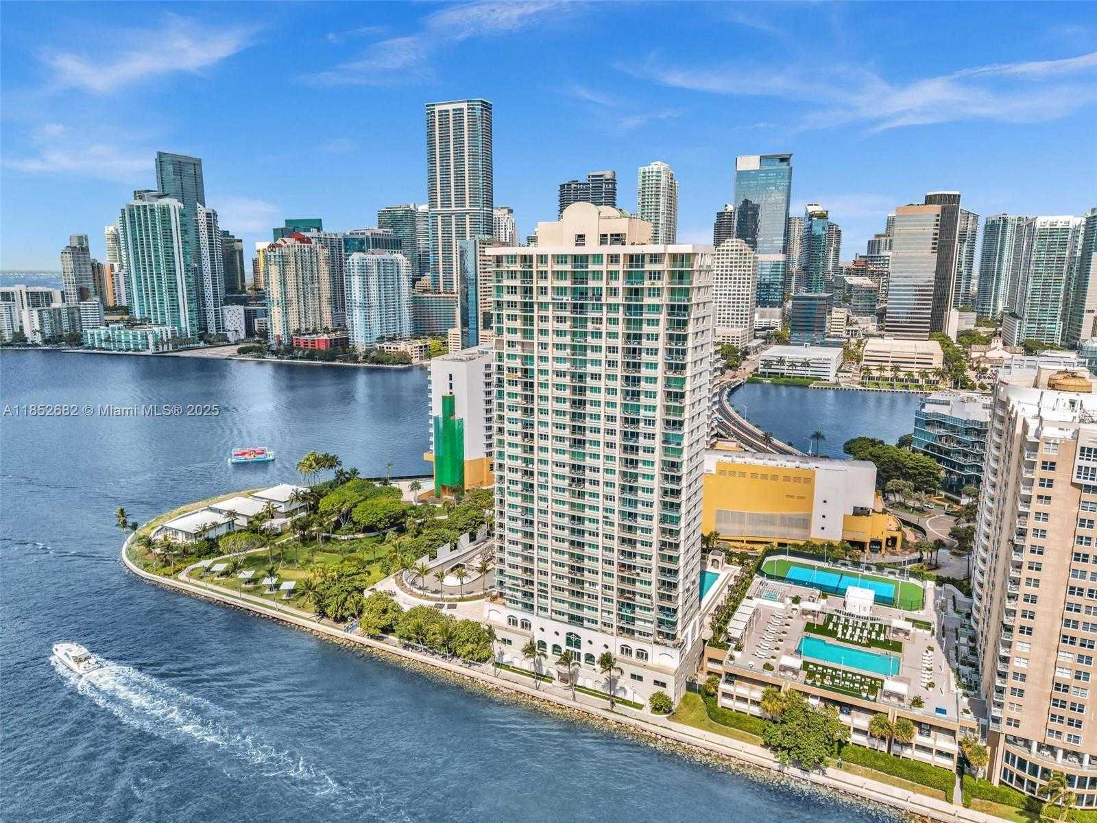 Small Image of 800 CLAUGHTON ISLAND DR #2001, Miami Number 34