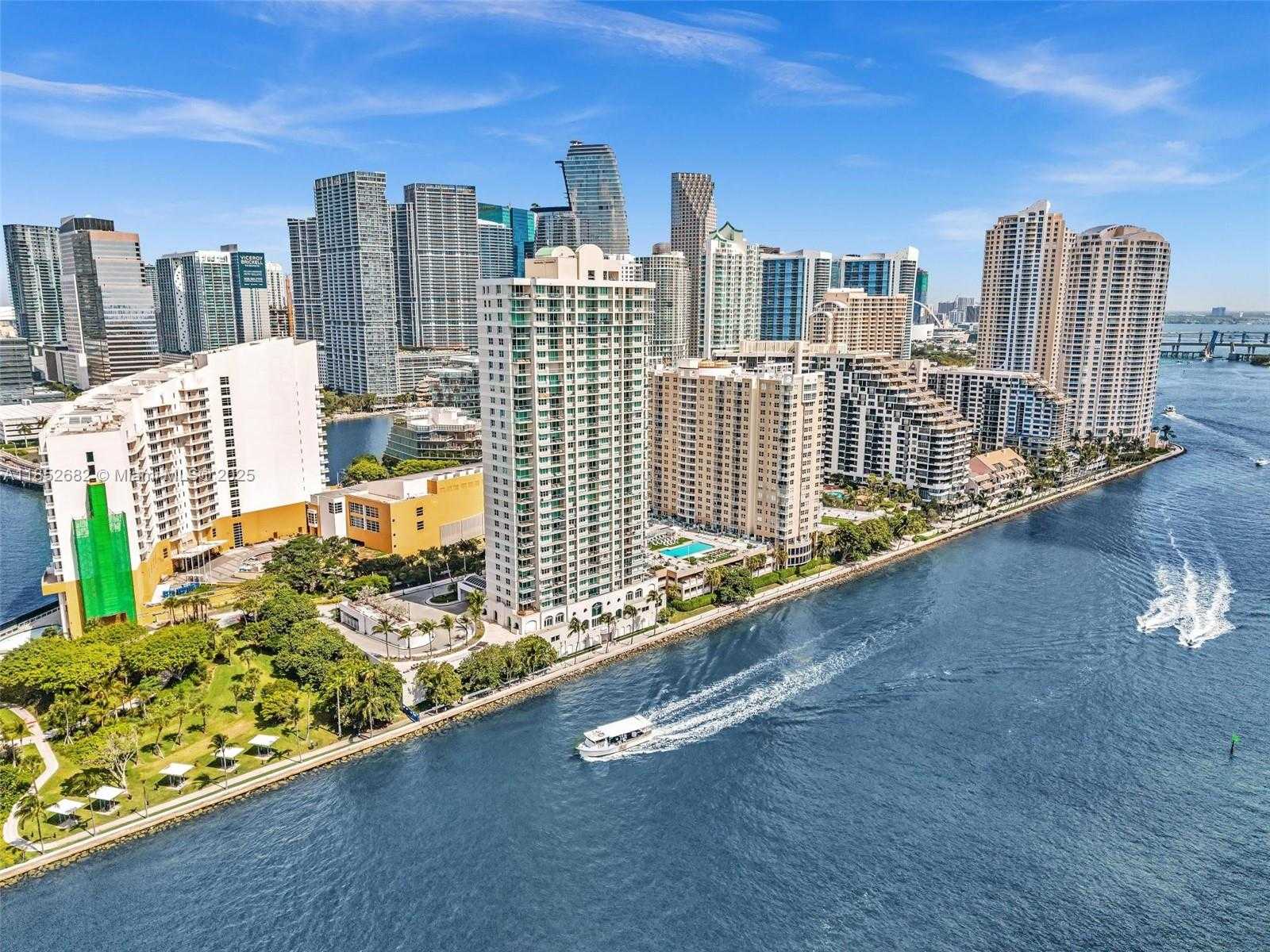 Small Image of 800 CLAUGHTON ISLAND DR #2001, Miami Number 35