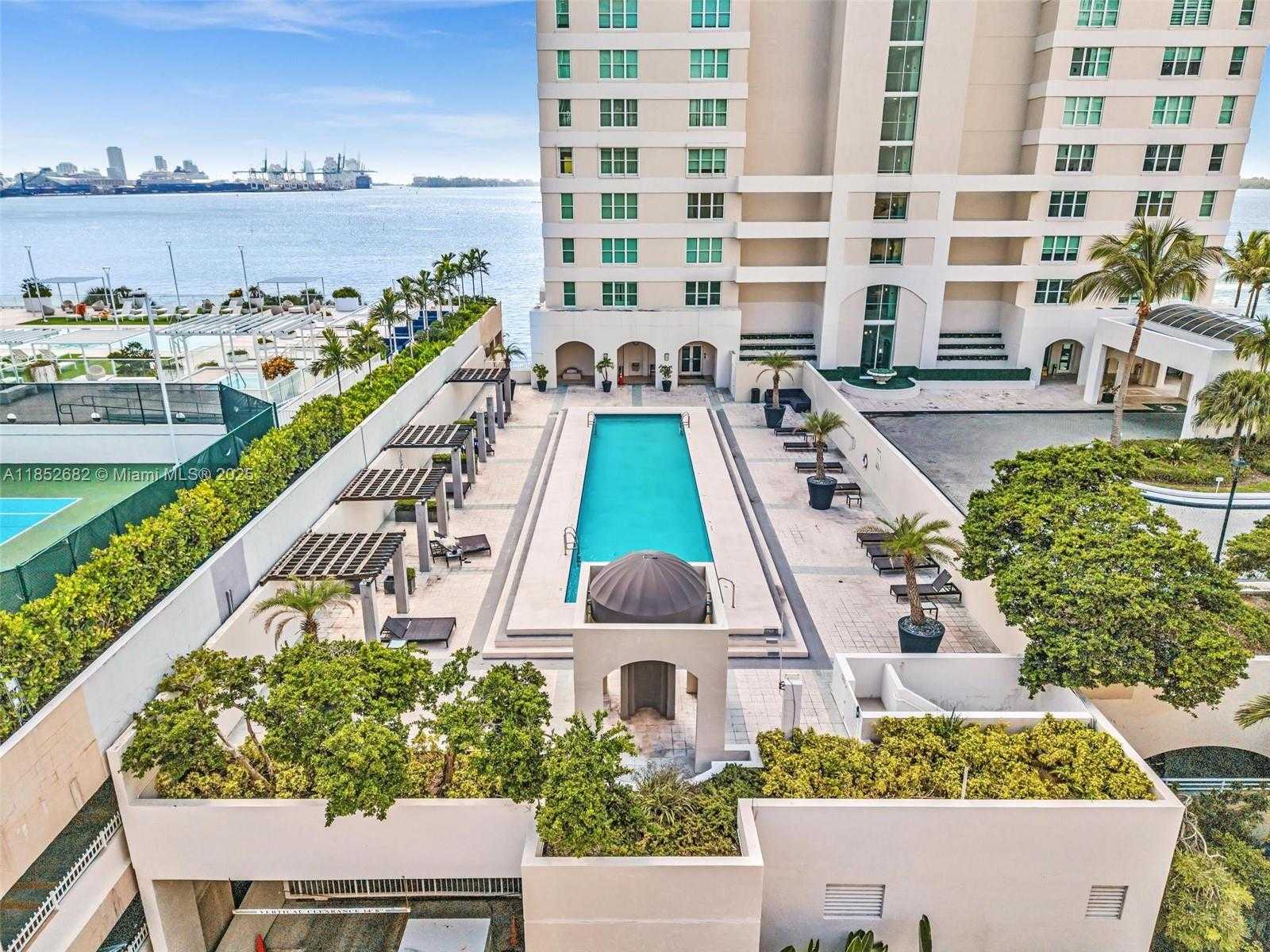 Small Image of 800 CLAUGHTON ISLAND DR #2001, Miami Number 36