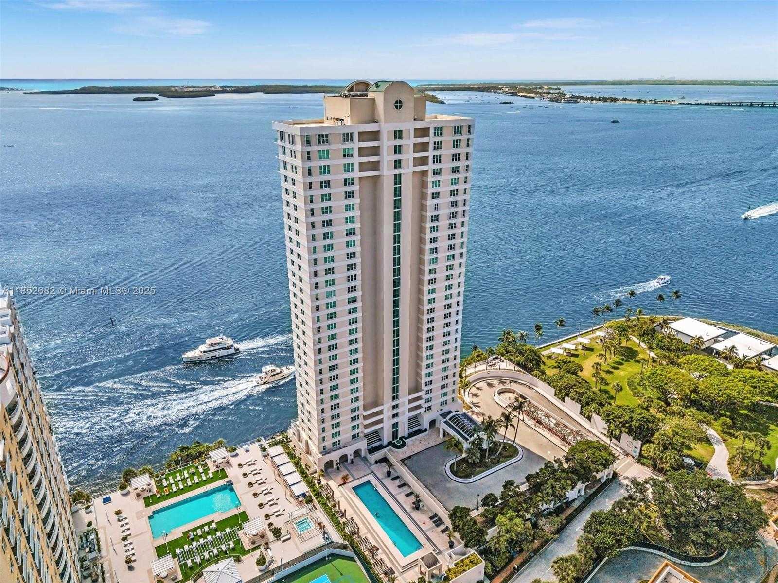 Small Image of 800 CLAUGHTON ISLAND DR #2001, Miami Number 37