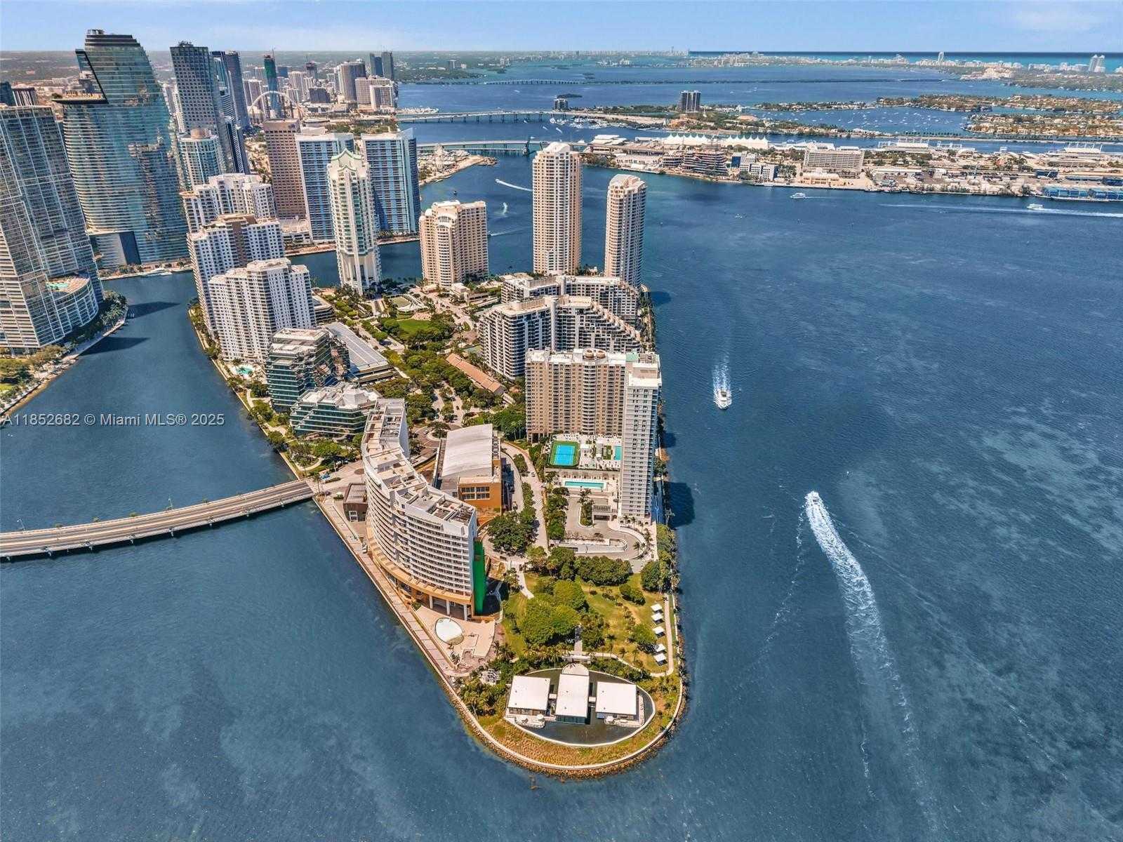 Small Image of 800 CLAUGHTON ISLAND DR #2001, Miami Number 38