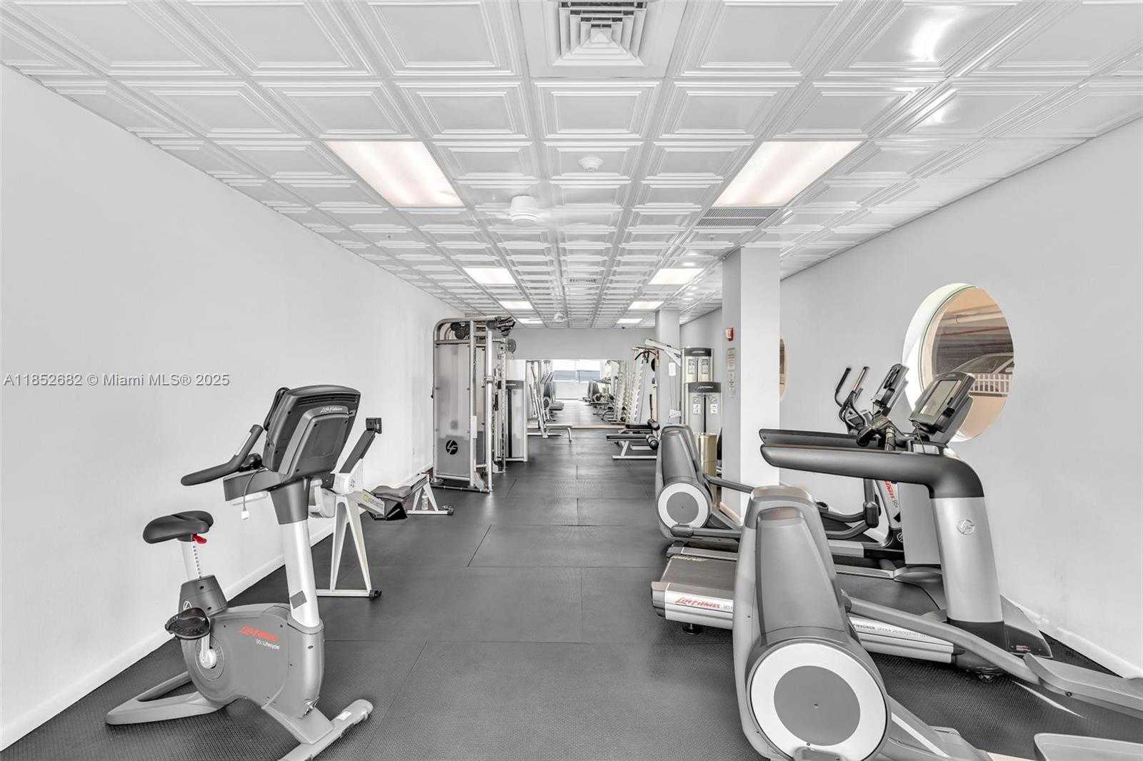 Small Image of 800 CLAUGHTON ISLAND DR #2001, Miami Number 39