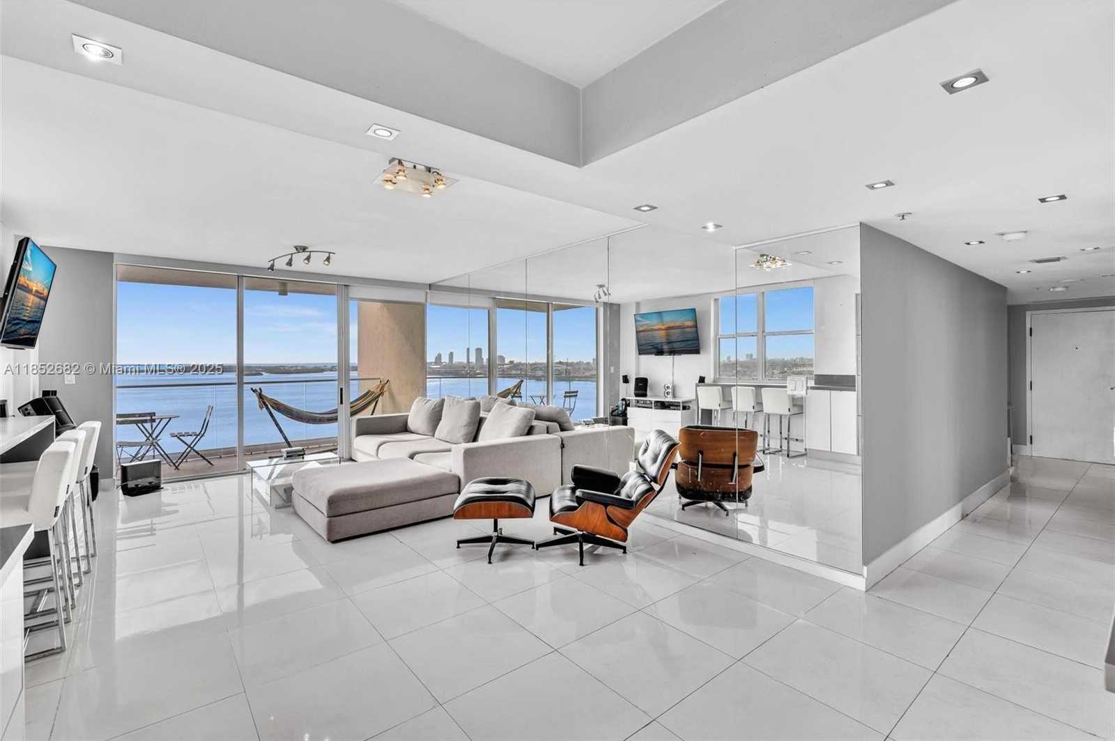 Small Image of 800 CLAUGHTON ISLAND DR #2001, Miami Number 4