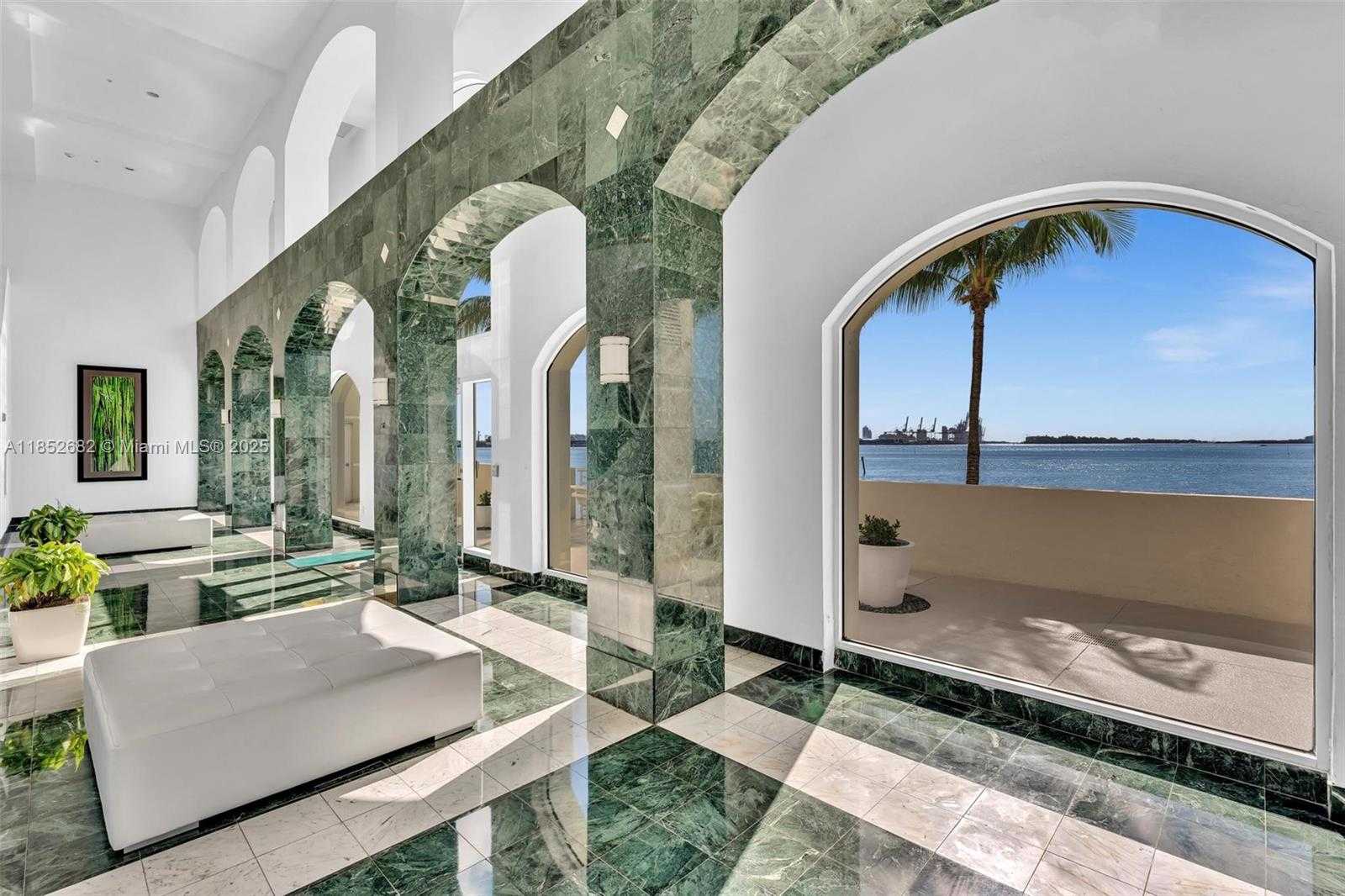 Small Image of 800 CLAUGHTON ISLAND DR #2001, Miami Number 41