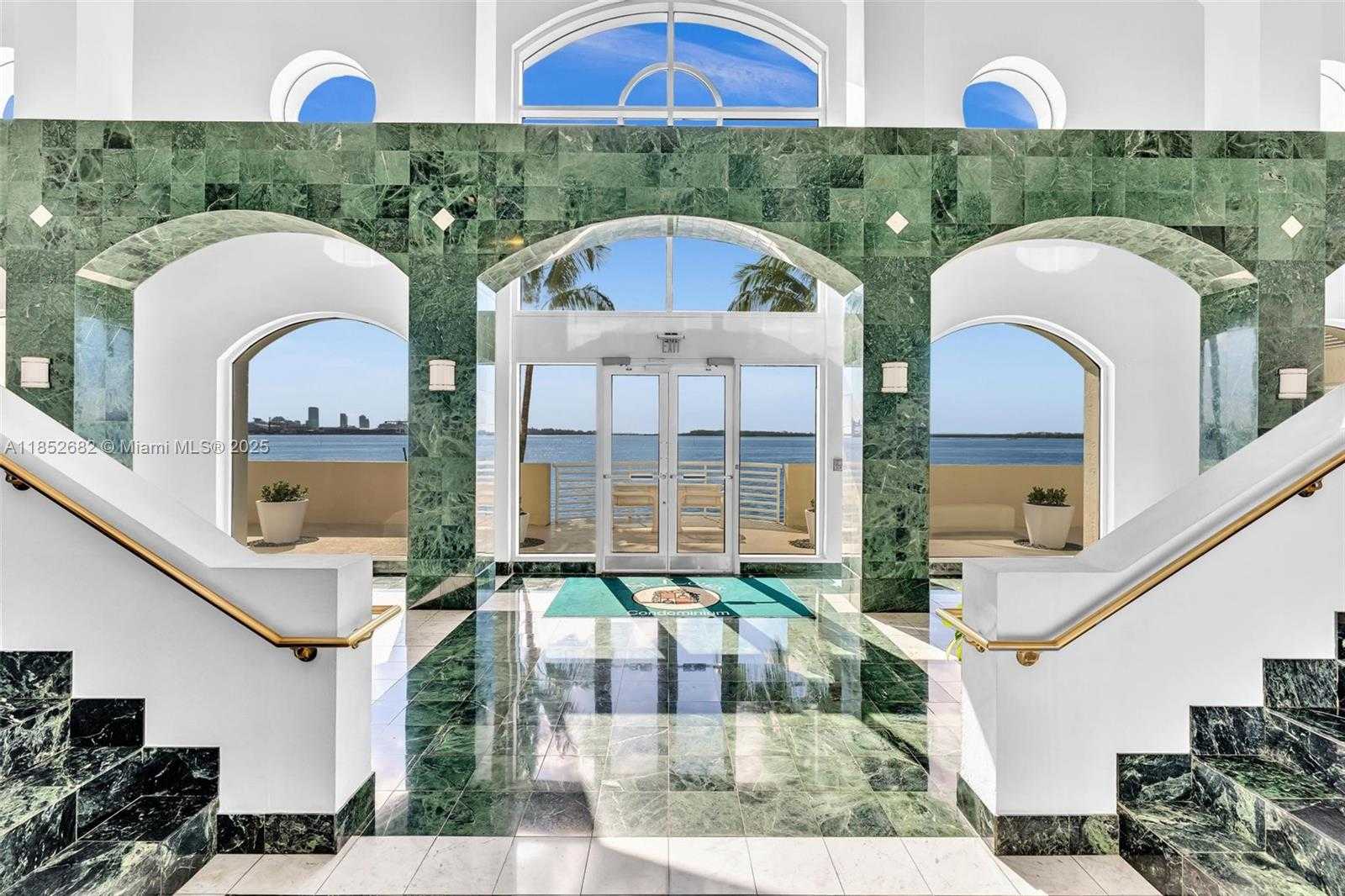 Small Image of 800 CLAUGHTON ISLAND DR #2001, Miami Number 42