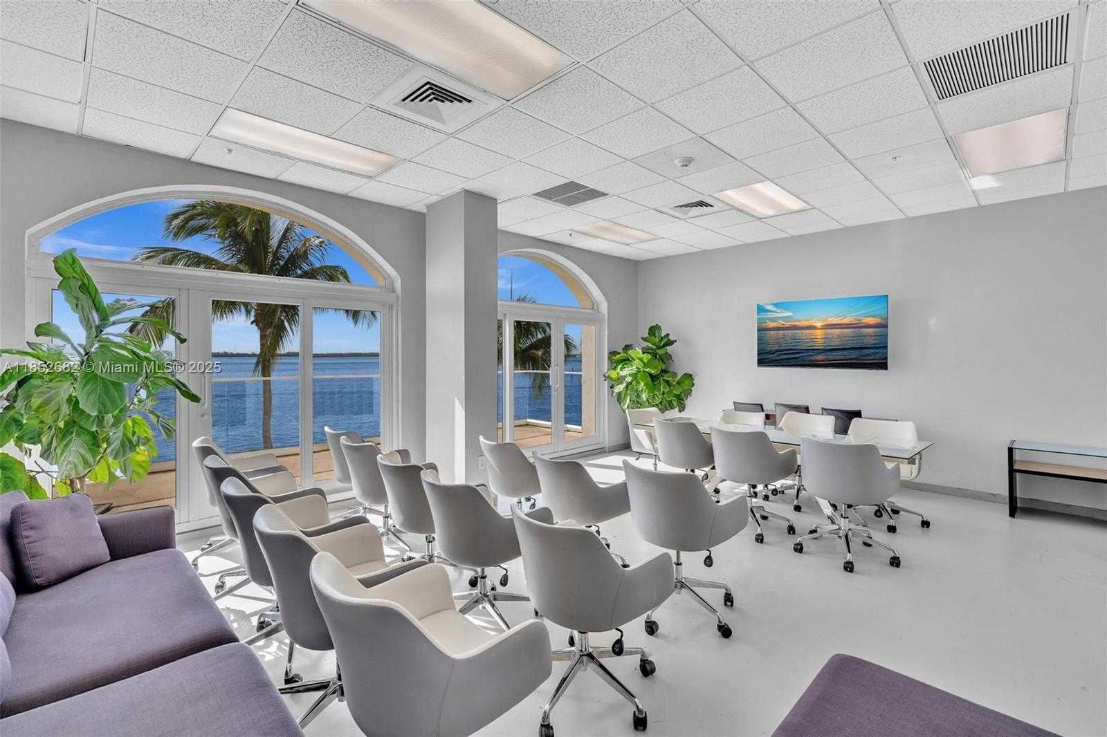 Small Image of 800 CLAUGHTON ISLAND DR #2001, Miami Number 43