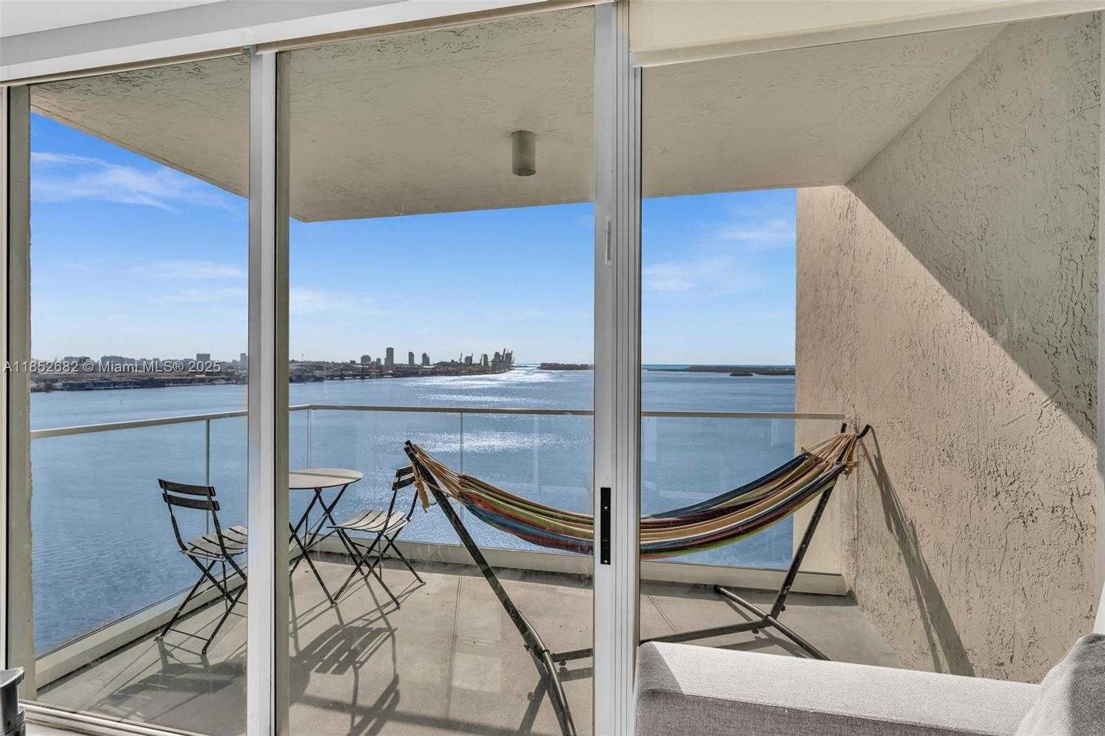Small Image of 800 CLAUGHTON ISLAND DR #2001, Miami Number 7