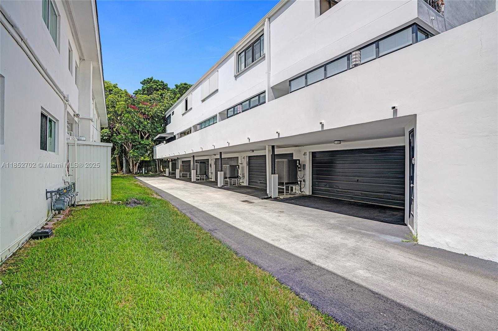 Small Image of 1175 101ST ST #2, Bay Harbor Islands Number 41