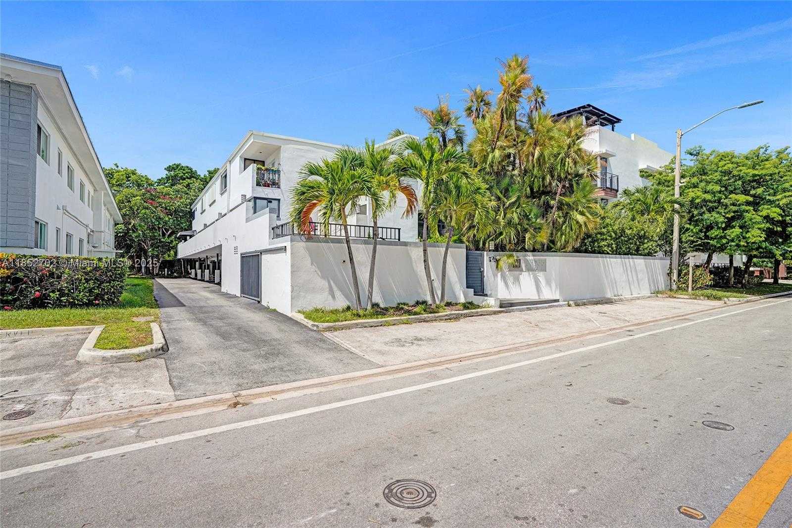 Small Image of 1175 101ST ST #2, Bay Harbor Islands Number 47