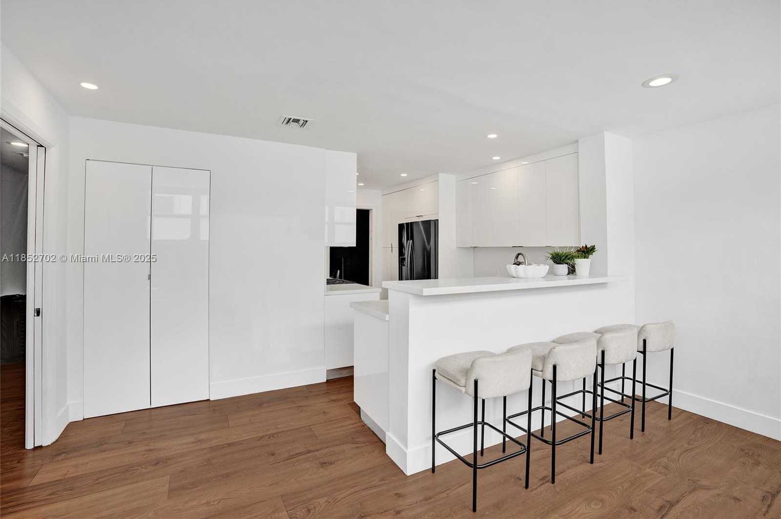 Small Image of 1175 101ST ST #2, Bay Harbor Islands Number 6