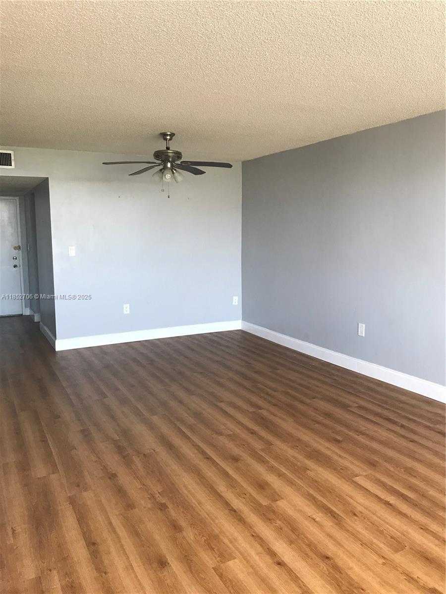 Small Image of 1300 NORTH EAST MIAMI GARDENS DR #512E, Miami Number 12