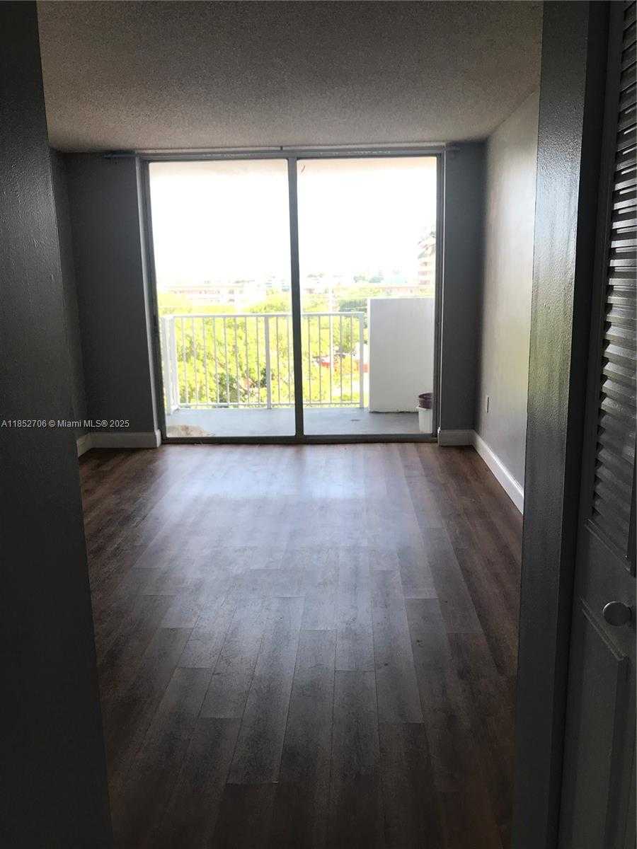 Small Image of 1300 NORTH EAST MIAMI GARDENS DR #512E, Miami Number 13