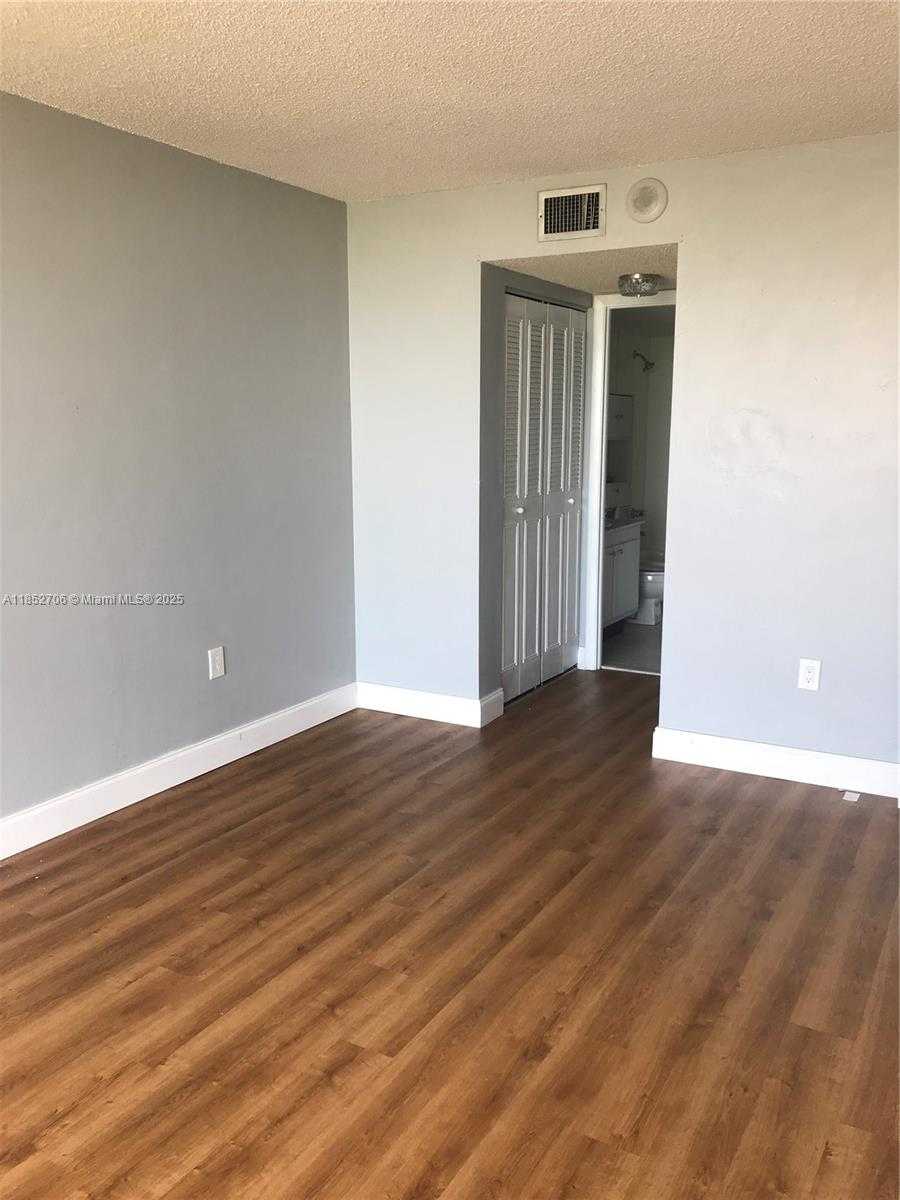 Small Image of 1300 NORTH EAST MIAMI GARDENS DR #512E, Miami Number 16