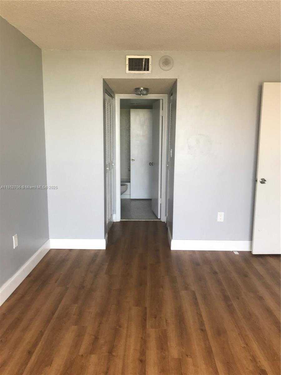 Small Image of 1300 NORTH EAST MIAMI GARDENS DR #512E, Miami Number 17