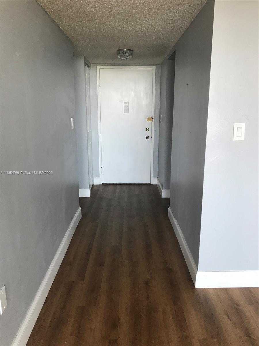 Small Image of 1300 NORTH EAST MIAMI GARDENS DR #512E, Miami Number 20