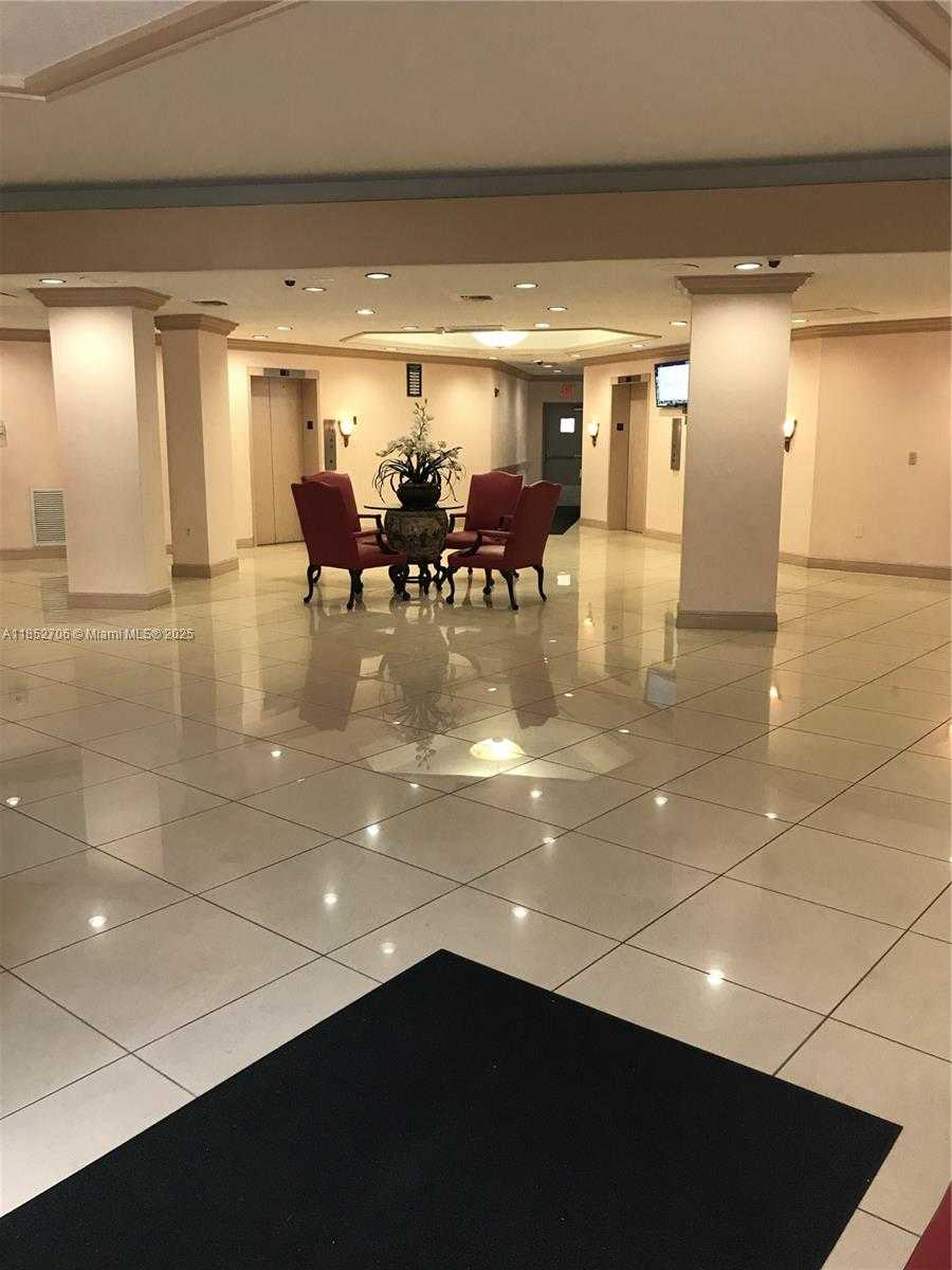 Small Image of 1300 NORTH EAST MIAMI GARDENS DR #512E, Miami Number 3