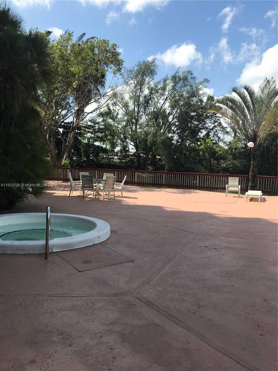 Small Image of 1300 NORTH EAST MIAMI GARDENS DR #512E, Miami Number 5