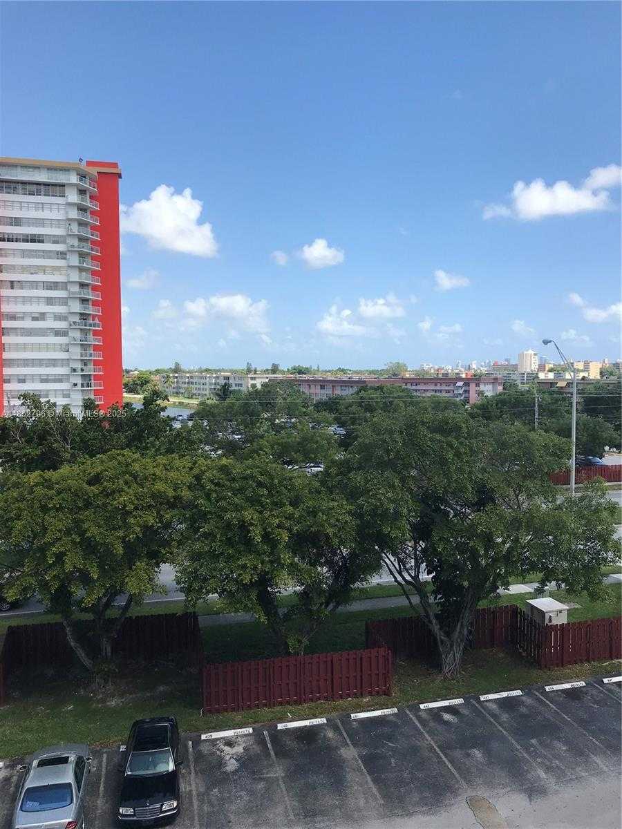 Small Image of 1300 NORTH EAST MIAMI GARDENS DR #512E, Miami Number 7