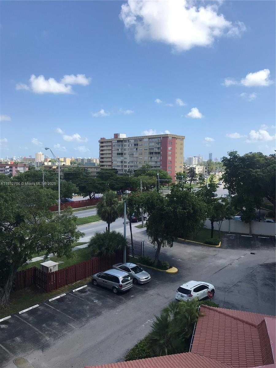 Small Image of 1300 NORTH EAST MIAMI GARDENS DR #512E, Miami Number 8
