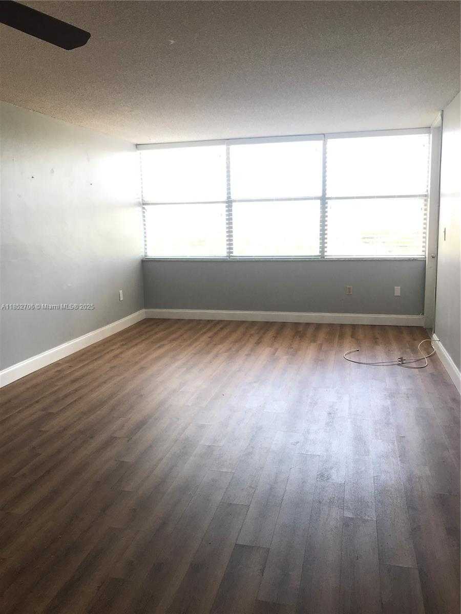Small Image of 1300 NORTH EAST MIAMI GARDENS DR #512E, Miami Number 9
