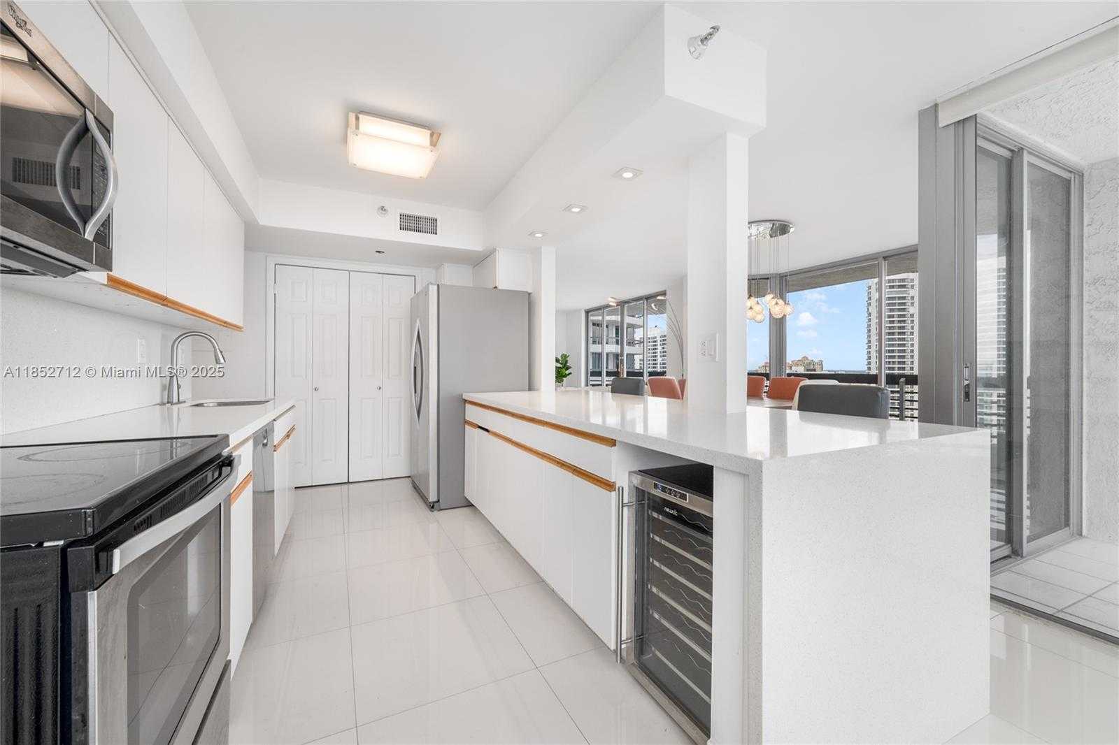Small Image of 19101 MYSTIC POINTE DR #2607, Aventura Number 14